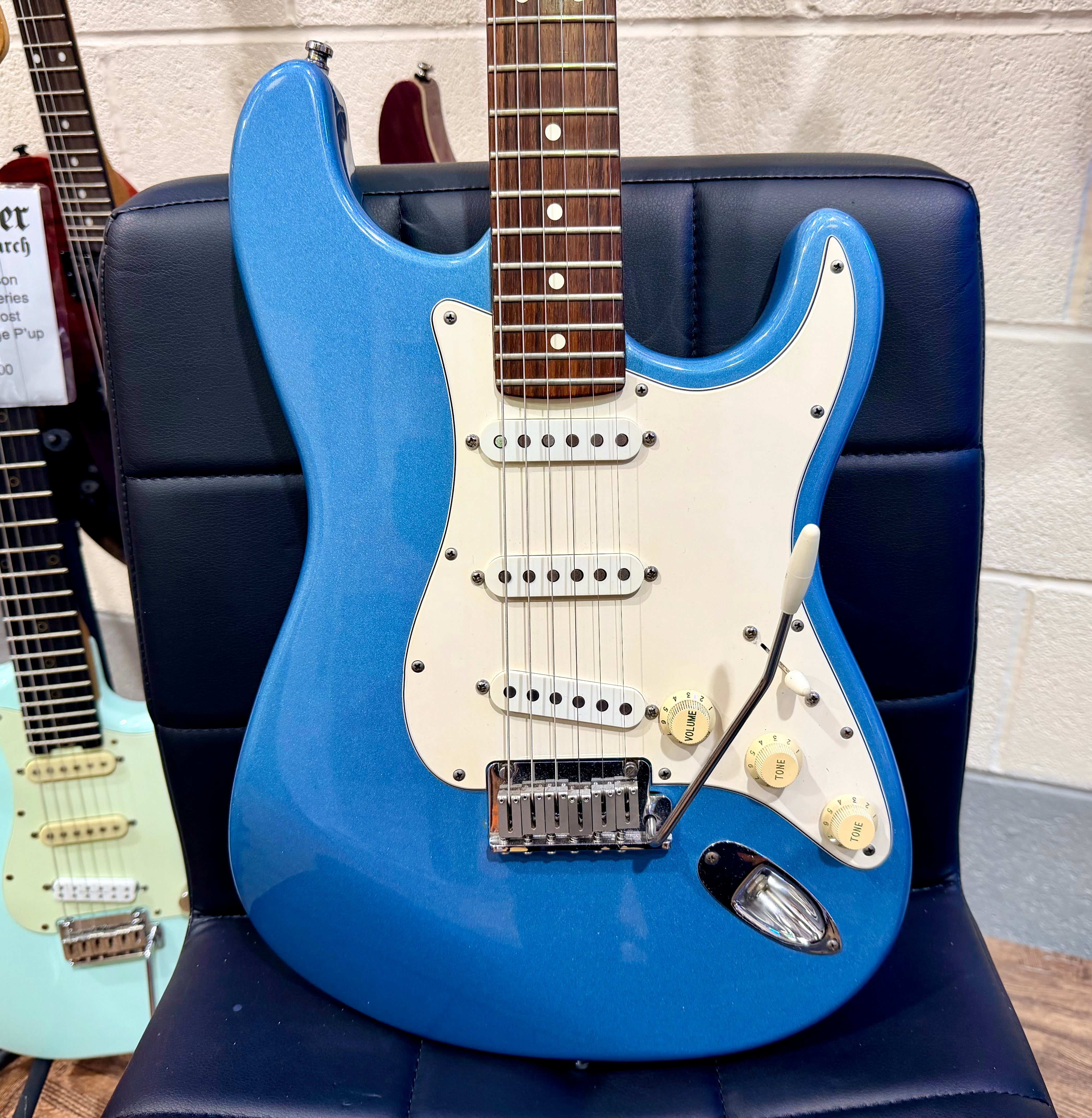 π1996π Fender Limited Edition American Standard Stratocaster~ Lake Placid Blue