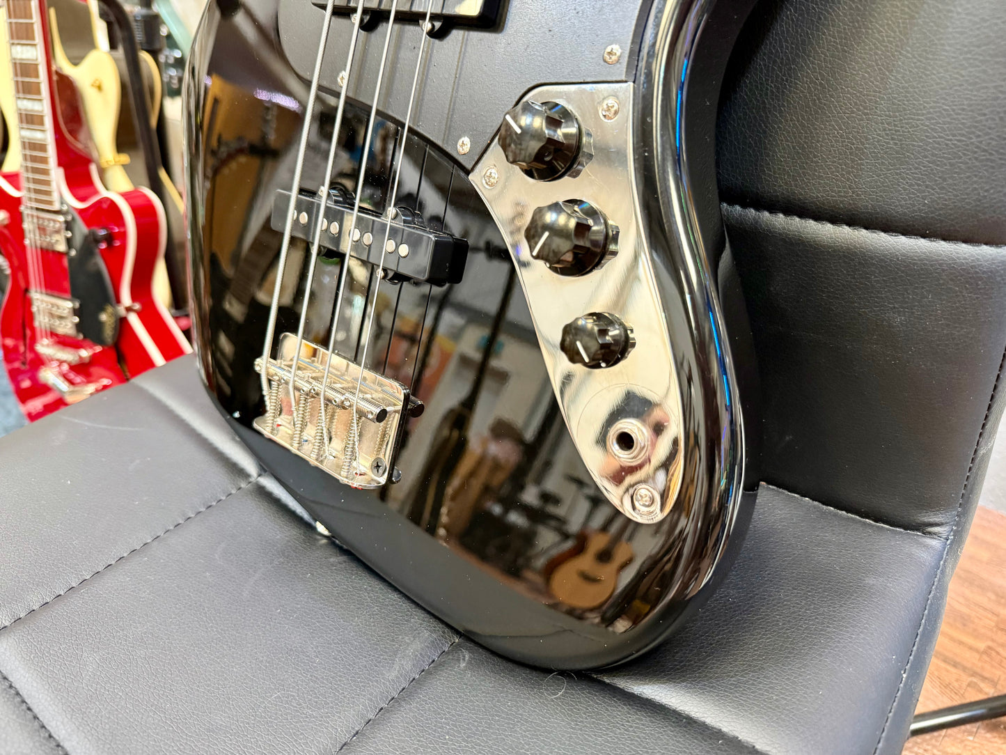 🎸 Fender Squier Classic Vibe '70s Jazz Bass~ Black~ Upgraded Neck 🎸