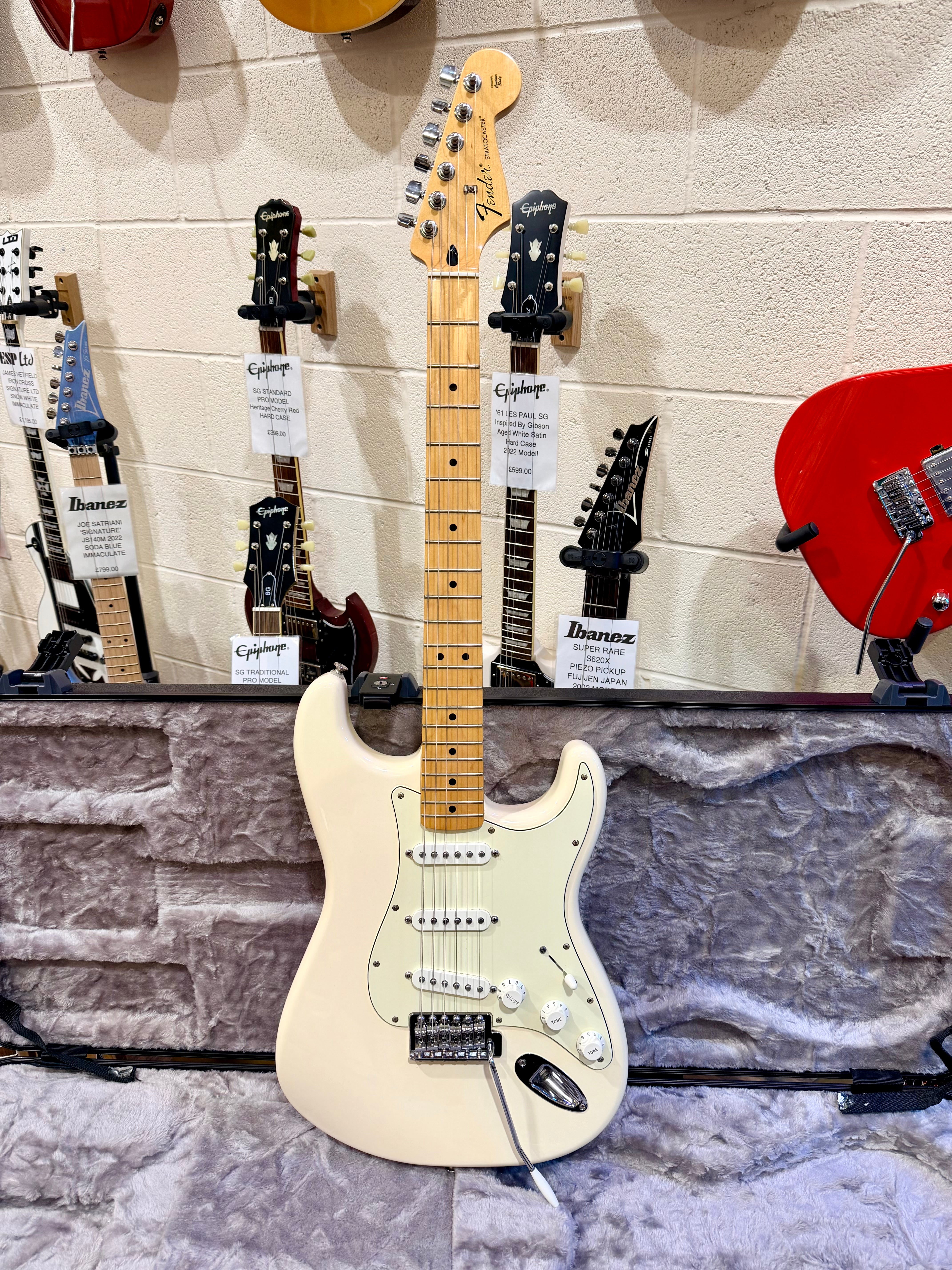 🌟2014🌟 Fender Standard Stratocaster~ Mexican Strat~ Arctic White~ Hard Case!