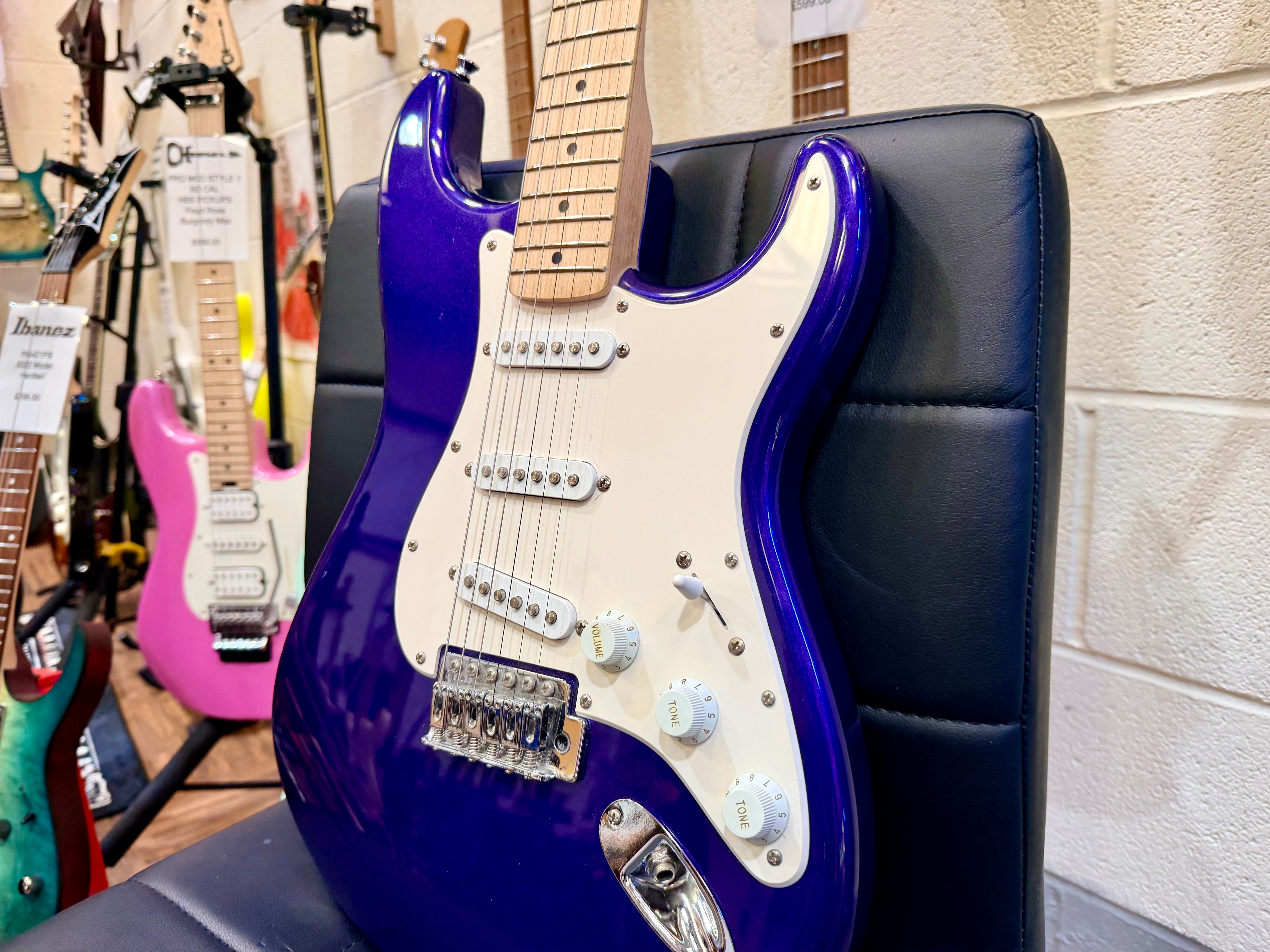🌟LIMITED EDITION🌟 Fender Squier FSR Bullet Stratocaster~ Metallic Purple/Blue!