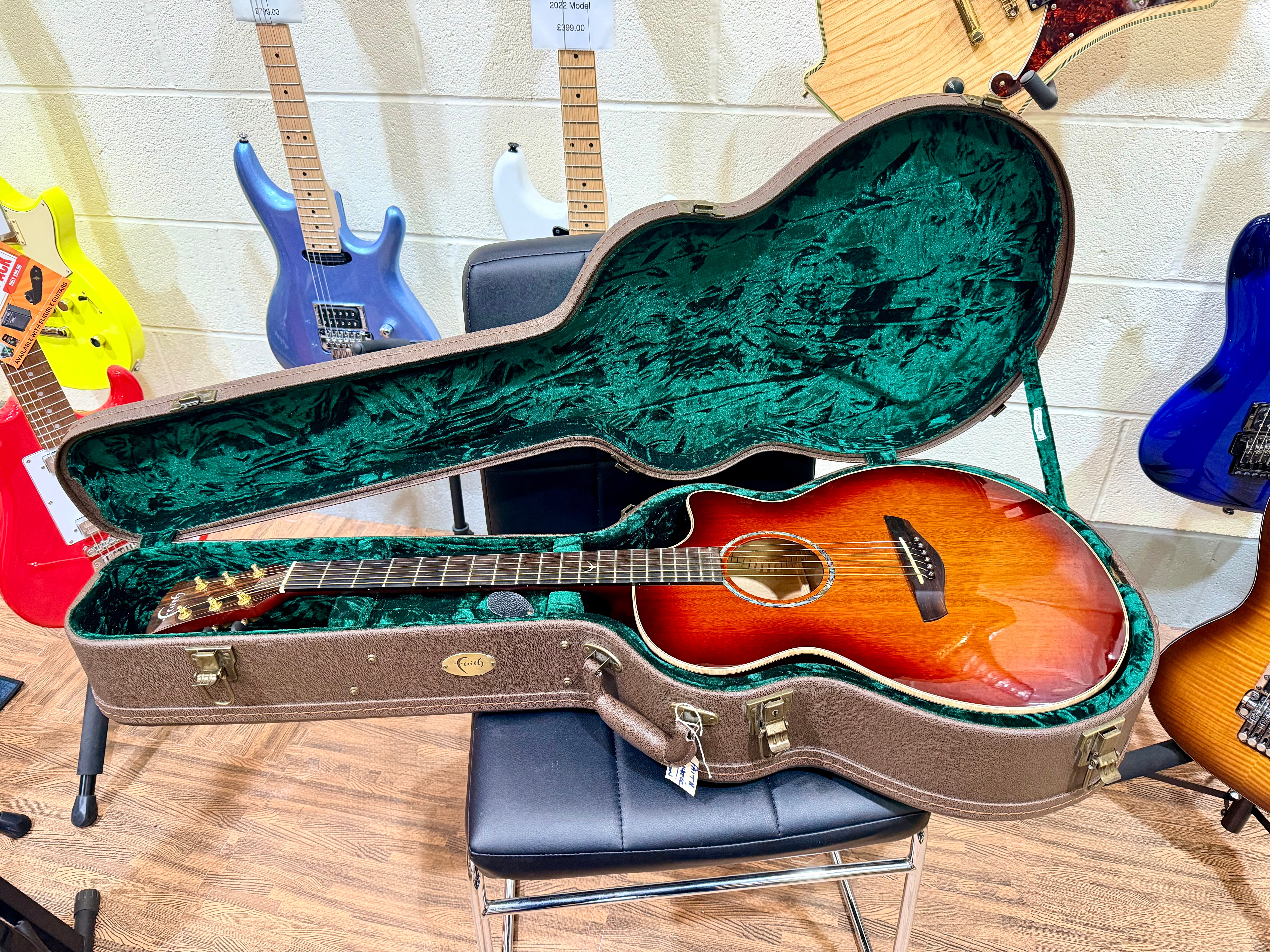 🌟MINT🌟 Faith FVBMB Venus Trembesi Blood Moon Burst~ Electro Acoustic~ Hard Case!