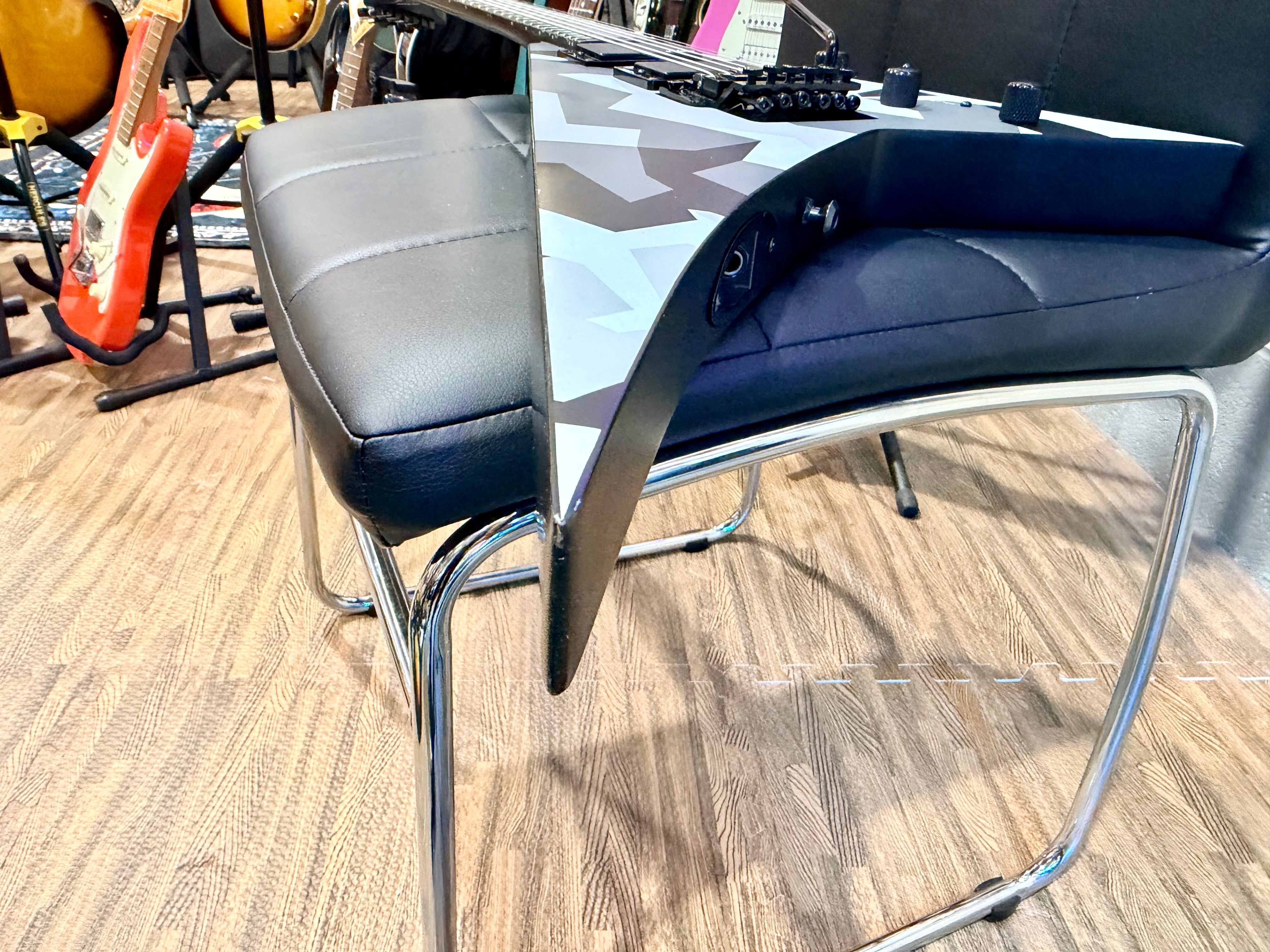 🔥2022🔥 Jackson Rhoads X Series RRX24 Winter Camo~ Hard Case~ Electric Guitar!