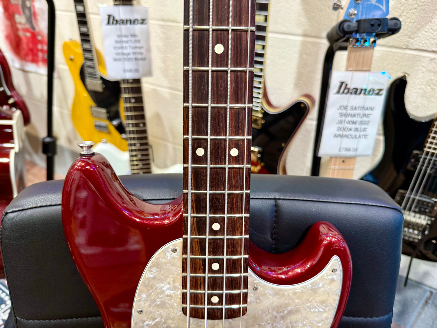 🔥2021 USA🔥 Fender American Performer Mustang Bass~ Aubergine Sparkle + COA!
