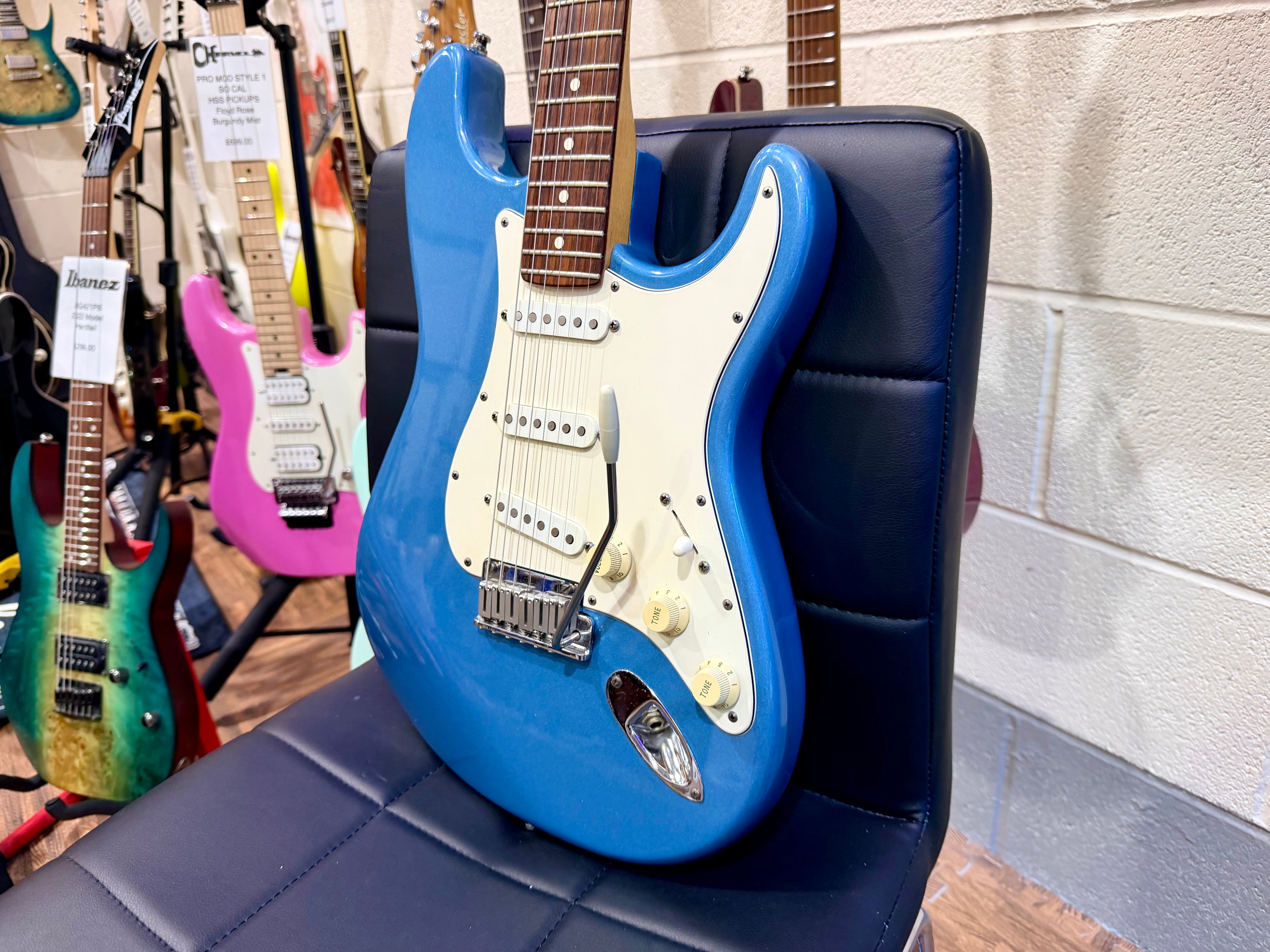 π1996π Fender Limited Edition American Standard Stratocaster~ Lake Placid Blue