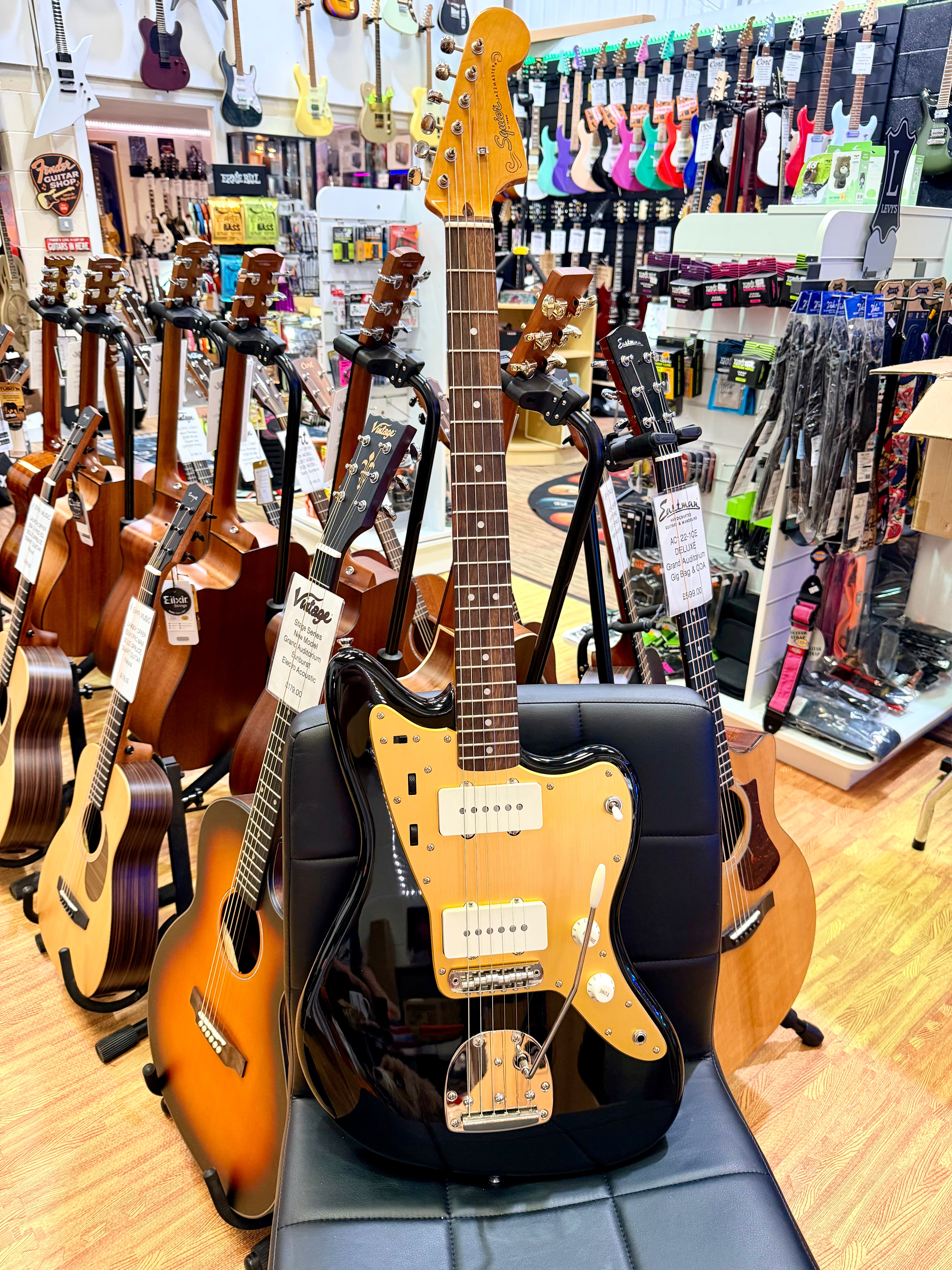 ✨1/250✨ Limited Edition Squier Classic Vibe 60’s Jazzmaster FSR Black & Gold!