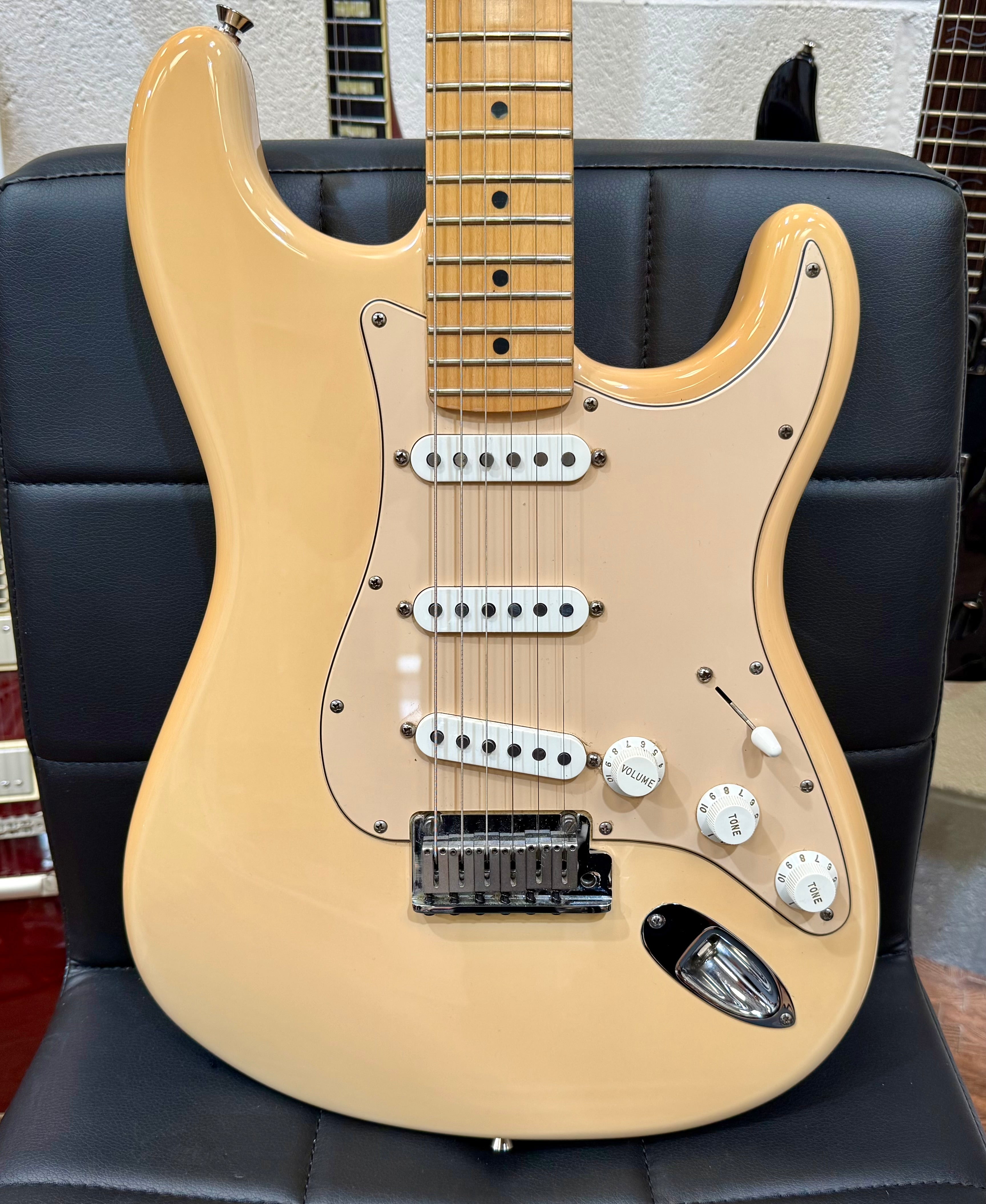🌟2005 60th Anniversary🌟 Fender American Standard Stratocaster~ Vintage White!