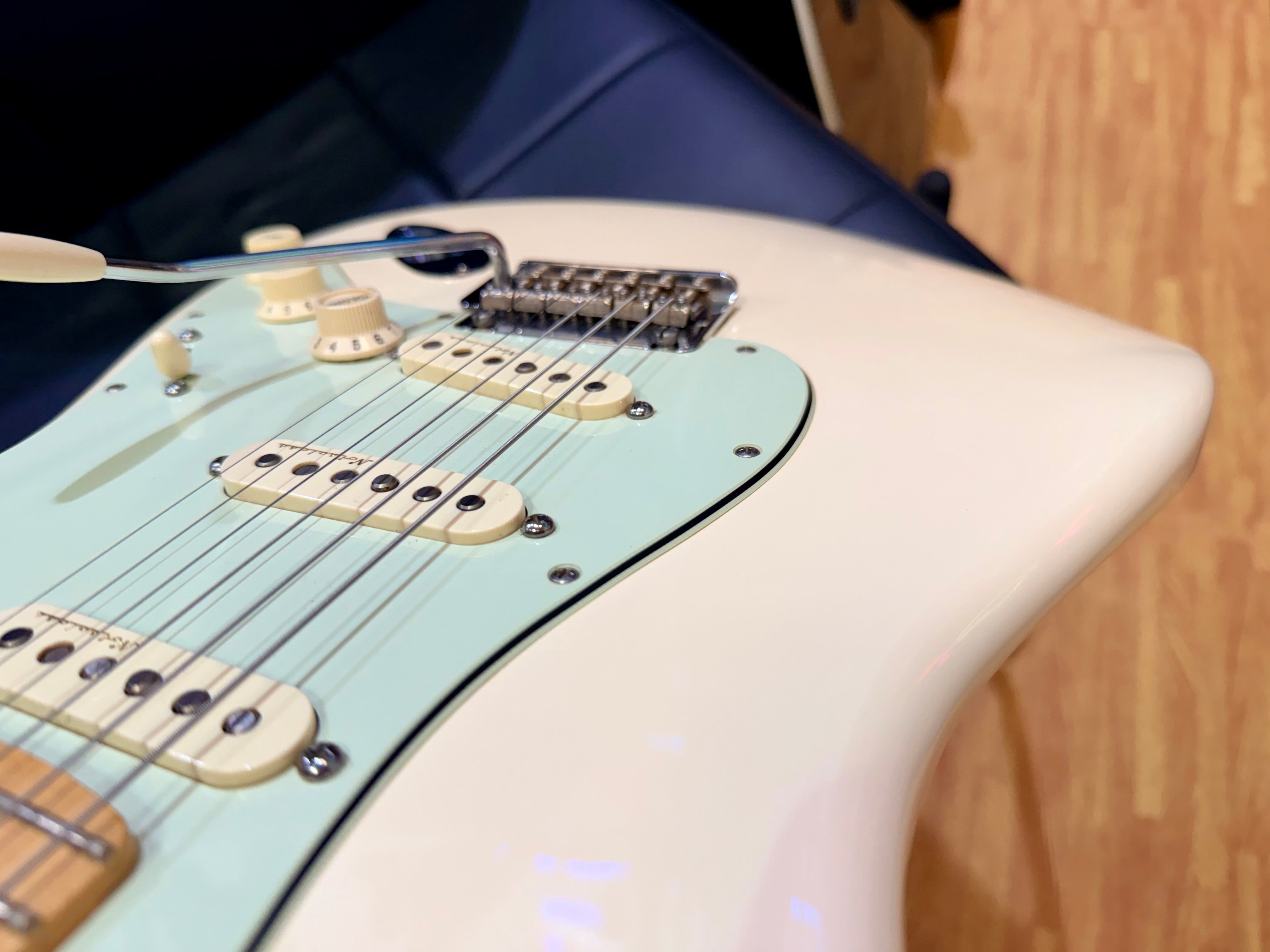 ✨2016✨ Fender Deluxe Roadhouse Stratocaster Electric Guitar~ MIM Vintage White!