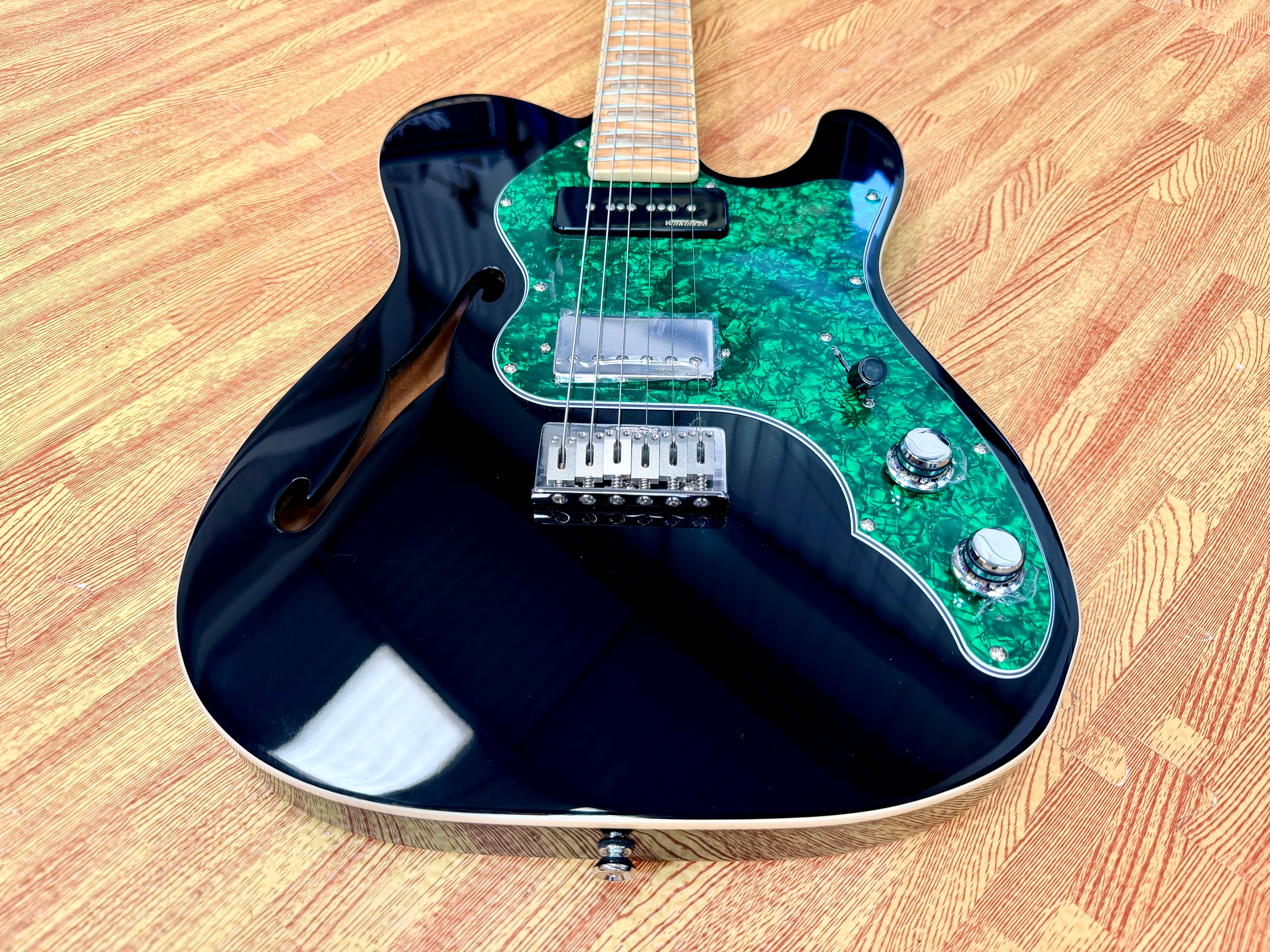 🔥LAST ONE🔥 Vintage 30th Anniversary V72 ReIssued~ Thinline~ Black + Gig Bag!