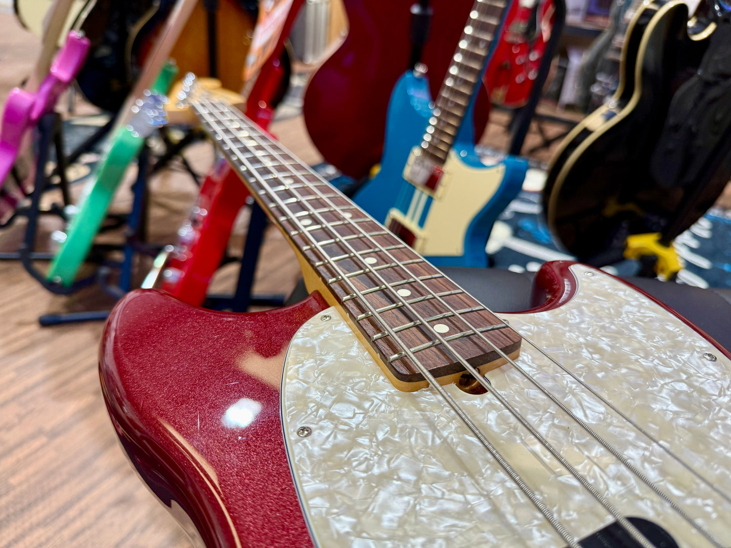 🔥2021 USA🔥 Fender American Performer Mustang Bass~ Aubergine Sparkle + COA!