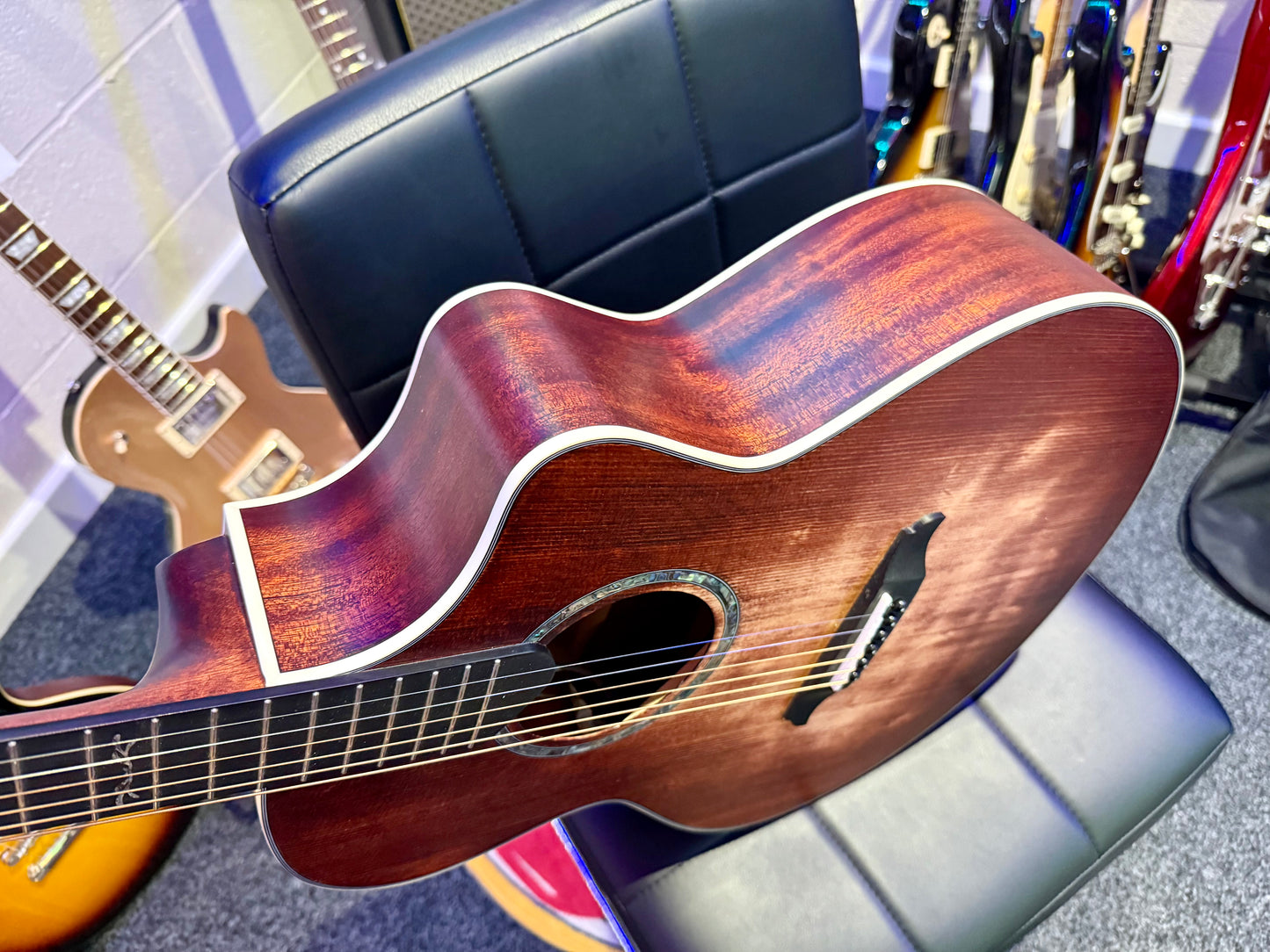 π Ferndale GF2-CE-PLUS Grand Auditorium~Satin Antique Burst Electro Acoustic π
