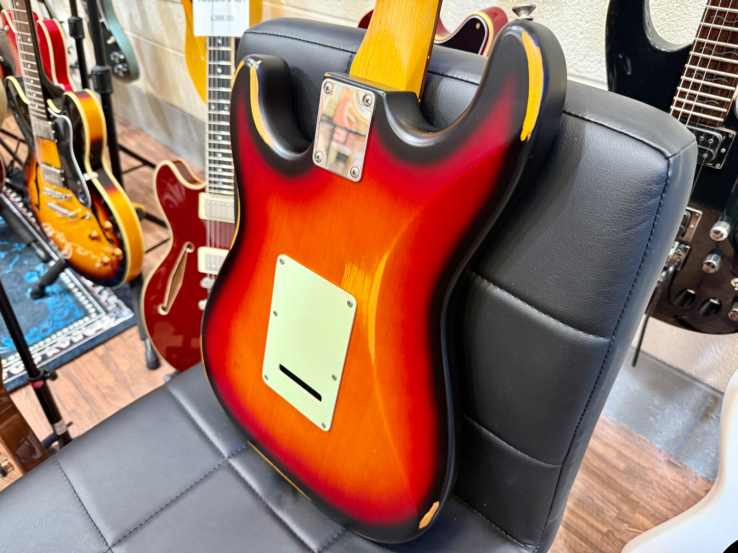 š„ Vintage V6 ICON Electric Guitar~ Distressed Sunburst Relic~ Stratocaster š„