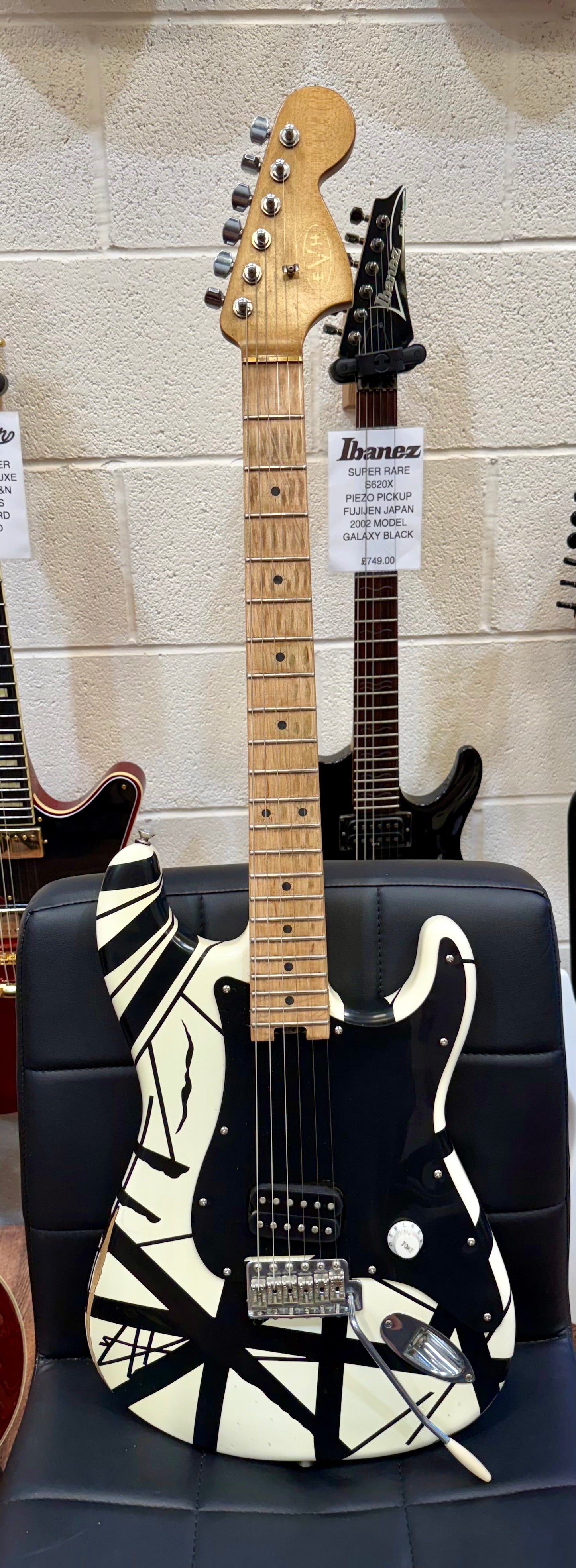 š„2022š„ EVH Striped Series '78 Eruption Relic~ White with Black Stripes~Gig Bag