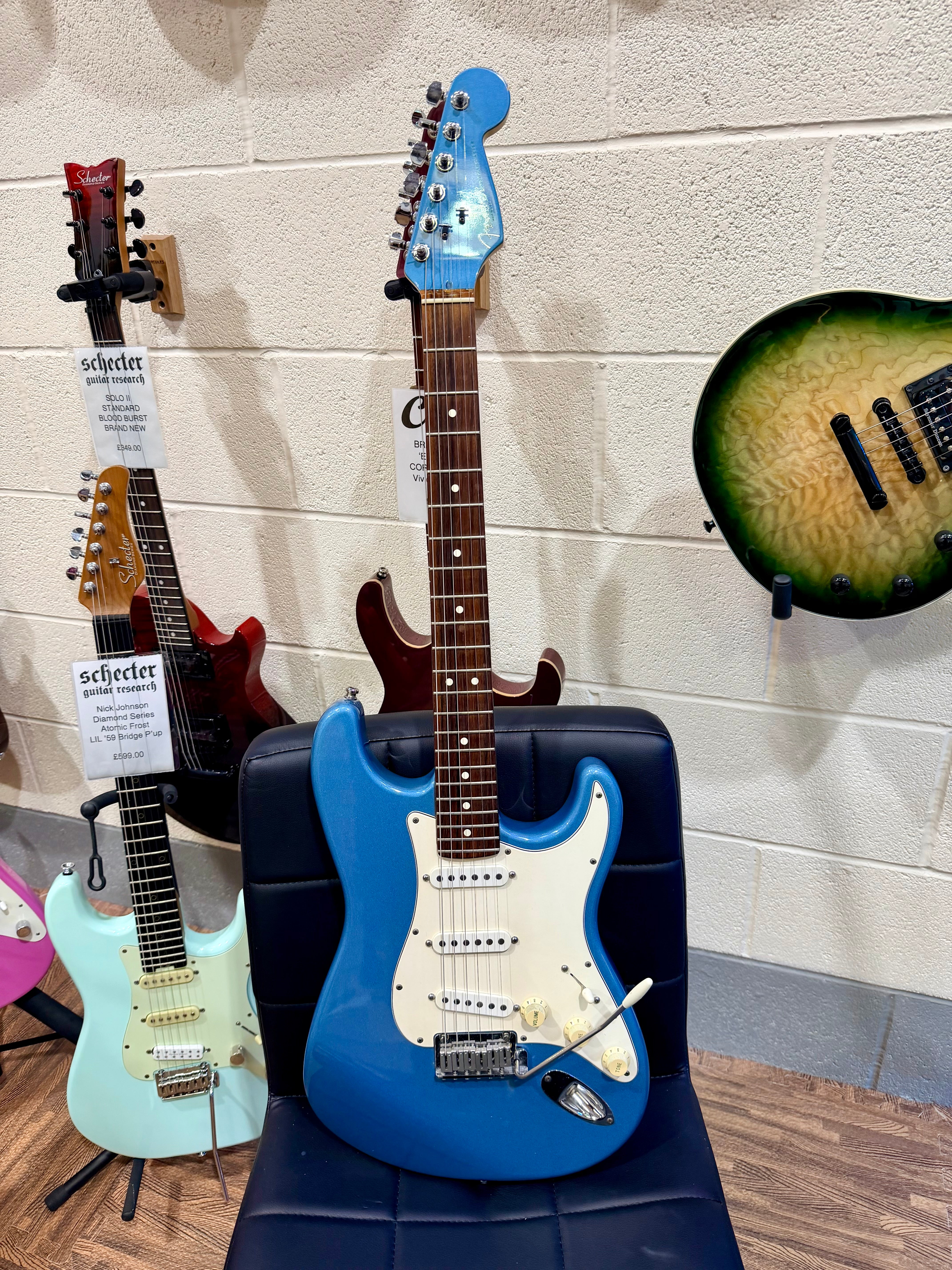 π1996π Fender Limited Edition American Standard Stratocaster~ Lake Placid Blue