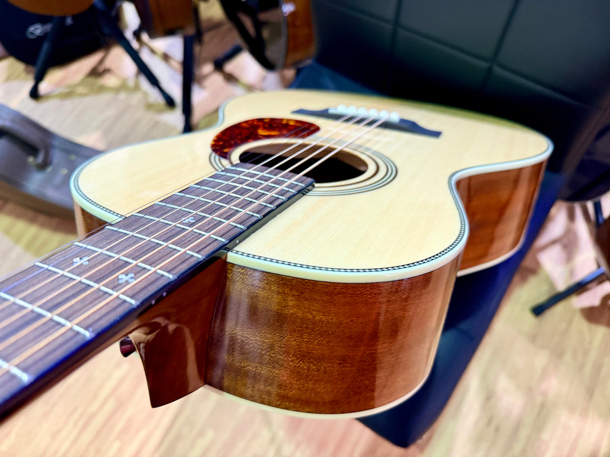 Vintage V900PNC Solid Spruce Parlour Acoustic Guitar~ Orchestral OM Solid Top