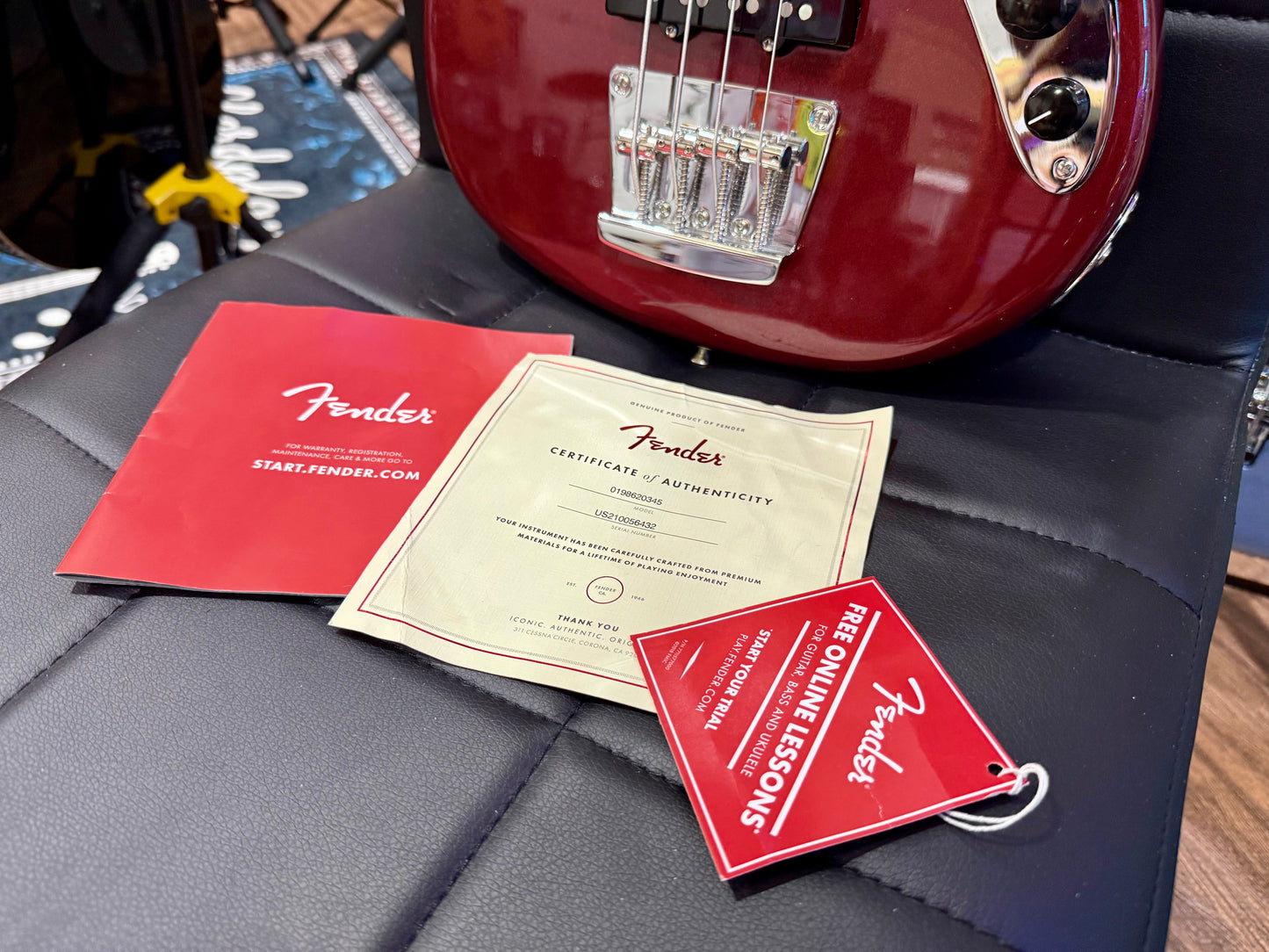 🔥2021 USA🔥 Fender American Performer Mustang Bass~ Aubergine Sparkle + COA!