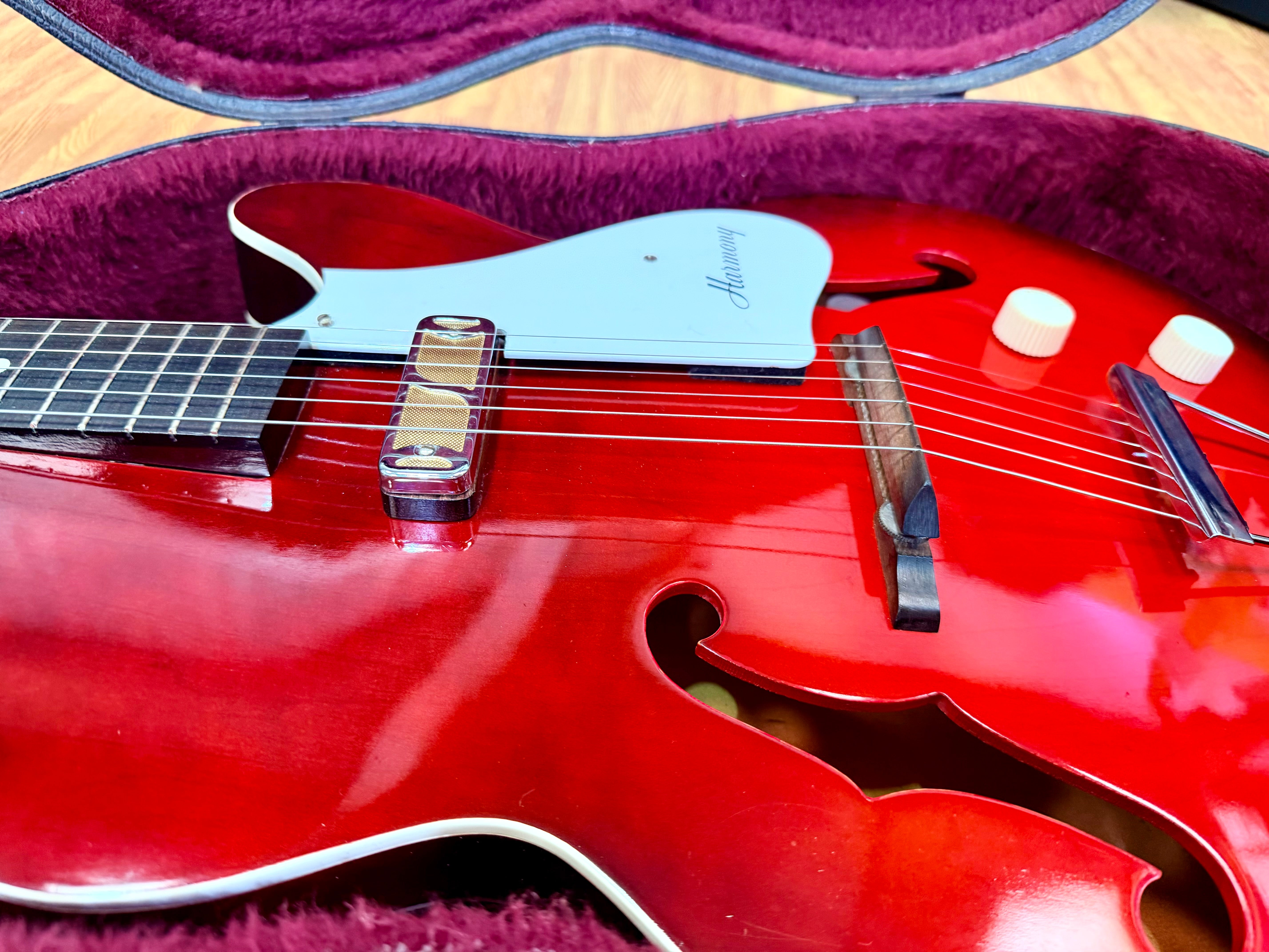 ✨VINTAGE✨ 1963 Harmony H53 Rocket~ Made in USA~ Semi-Hollow D’Armond P’up + Case