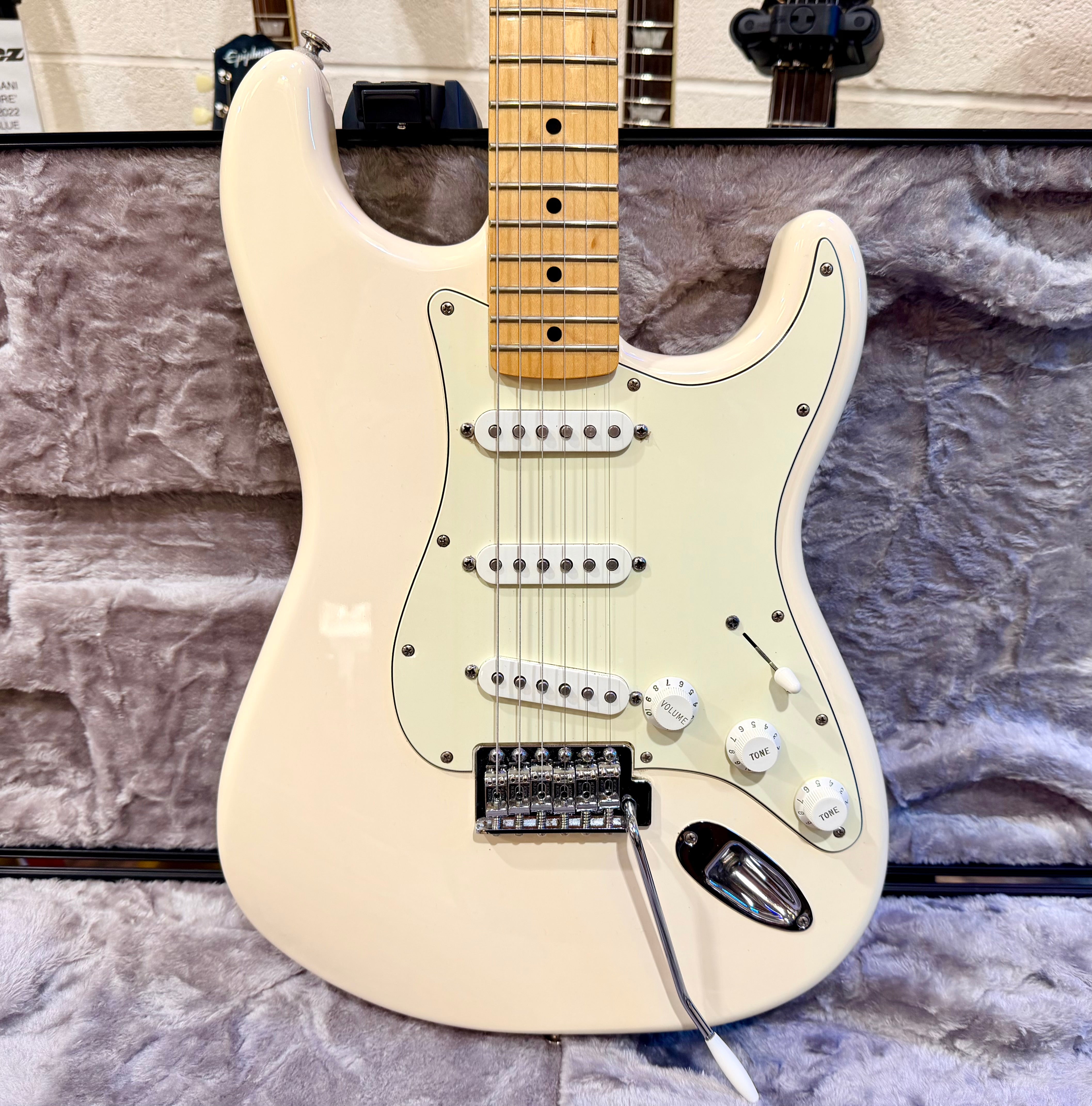 🌟2014🌟 Fender Standard Stratocaster~ Mexican Strat~ Arctic White~ Hard Case!