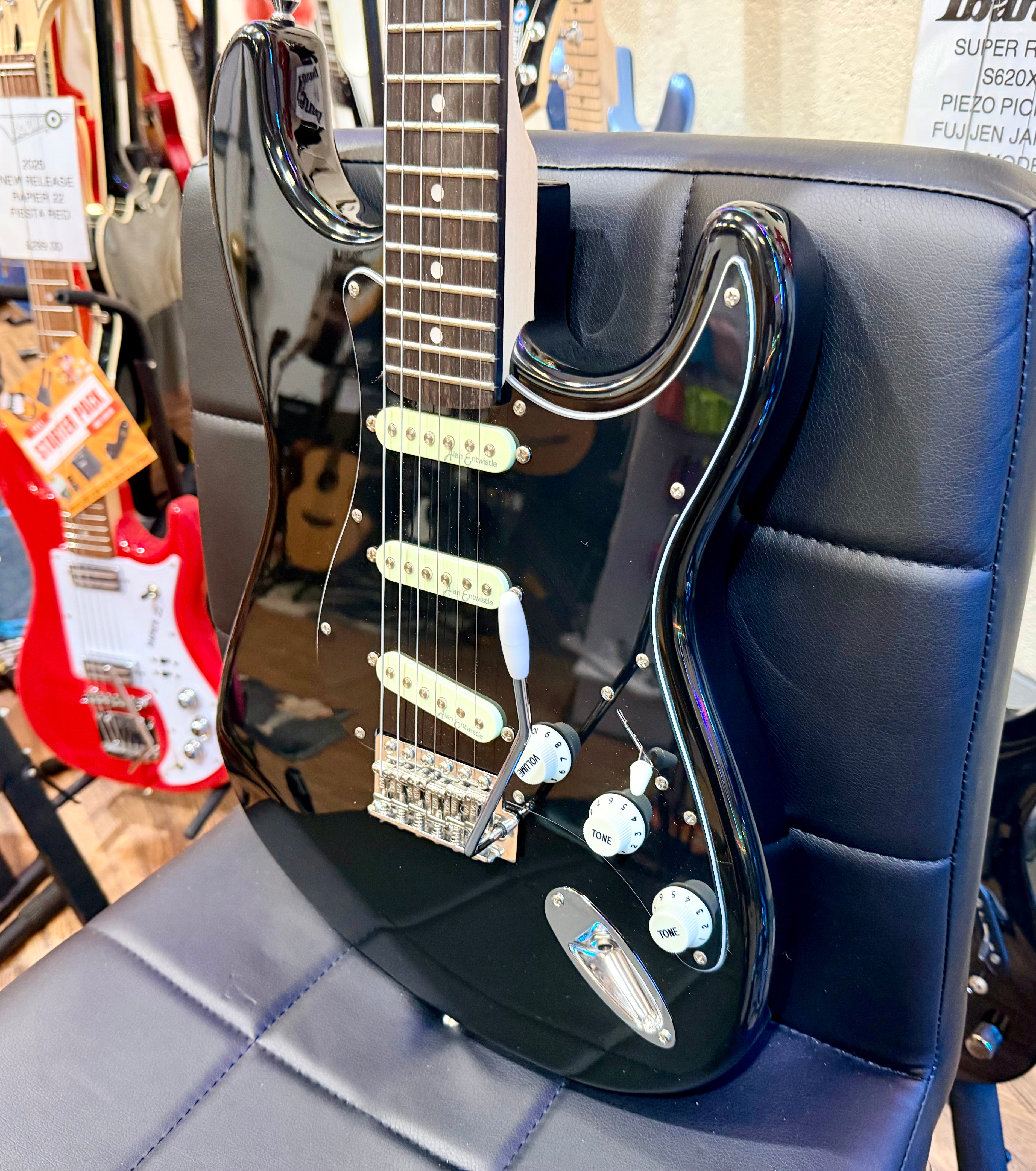 🔥MINT🔥 Vintage V60 Coaster Series Electric Guitar ~Boulevard Black~Strat style