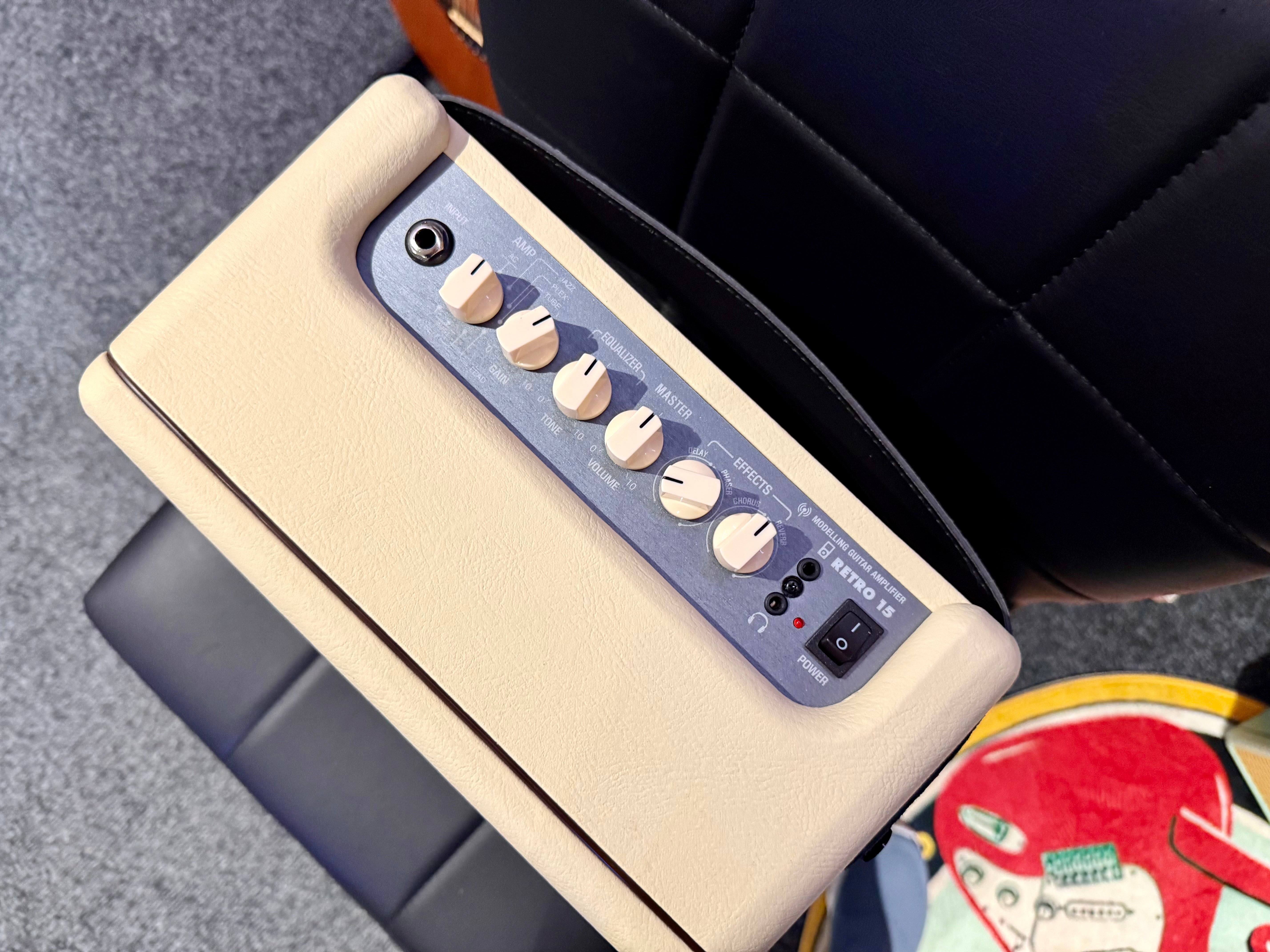 🌟NEW RELEASE🌟 Vintage Retro 15~ 15W Guitar Modelling Amplifier~ Vintage White!