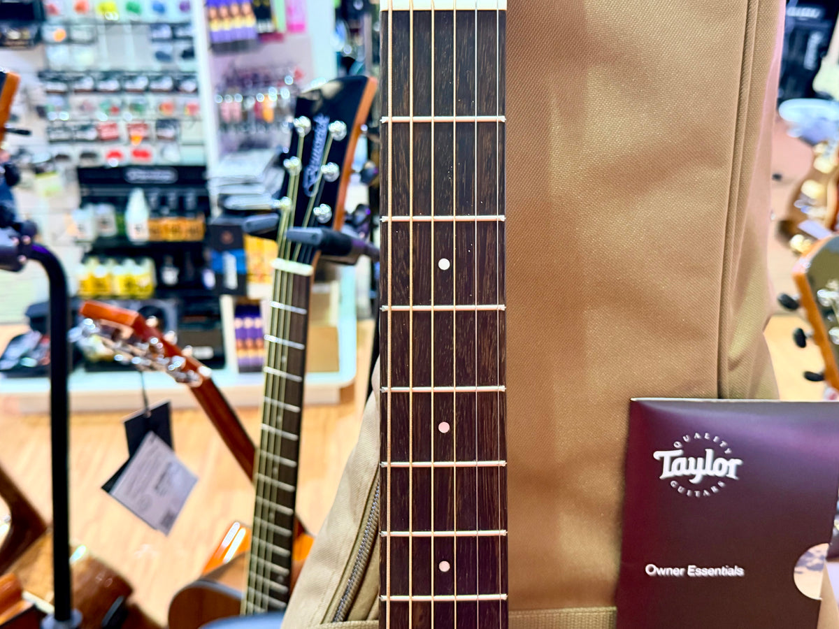 2026 Taylor Big Baby BBT Acoustic Guitar~ Natural~ Ex-Demo Mint + GigBag