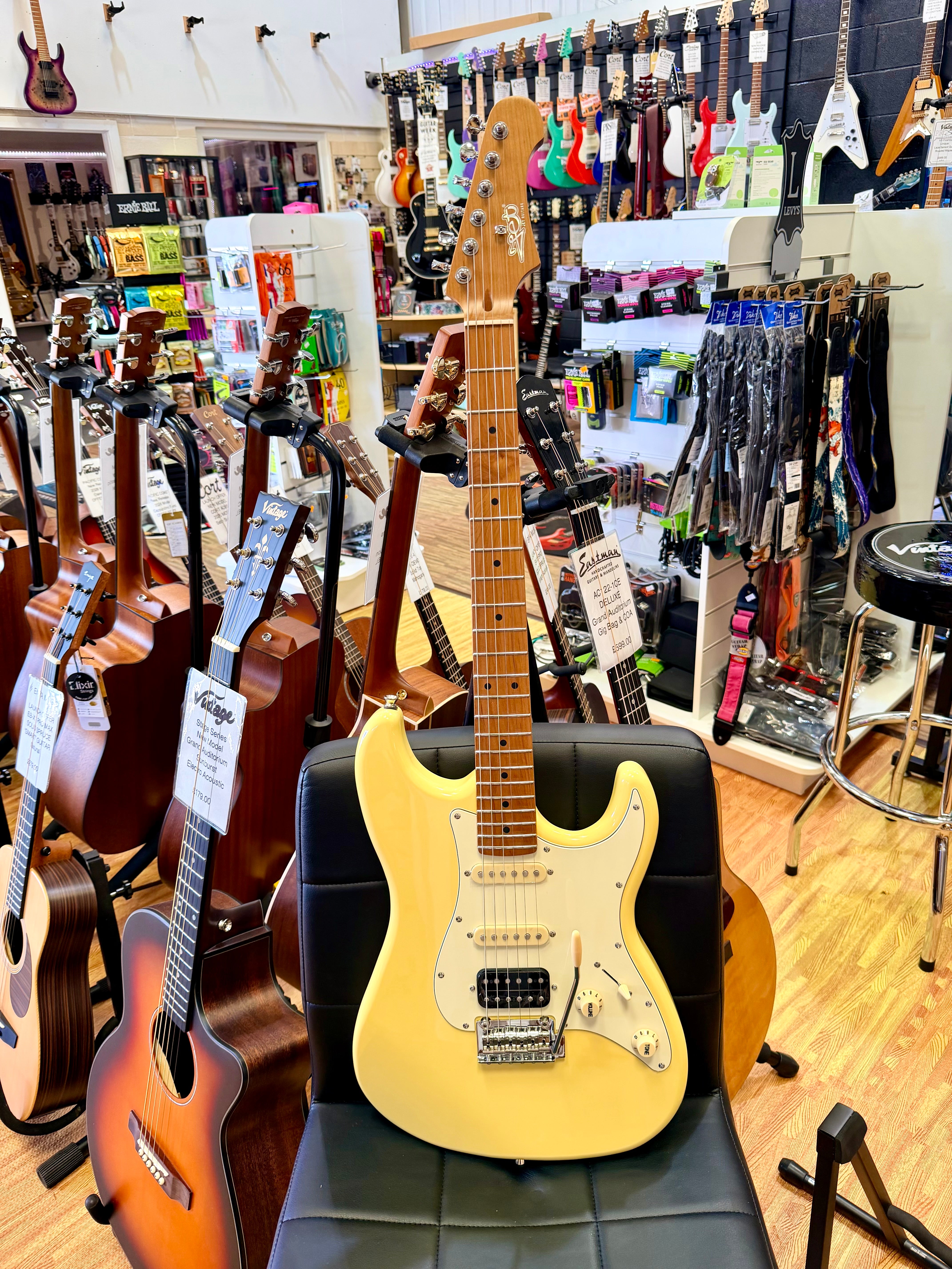 ⚡️NEW⚡️ JET JS-400 HSS Electric Guitar~ Vintage Yellow~ Strat~ 2026 Butterscotch