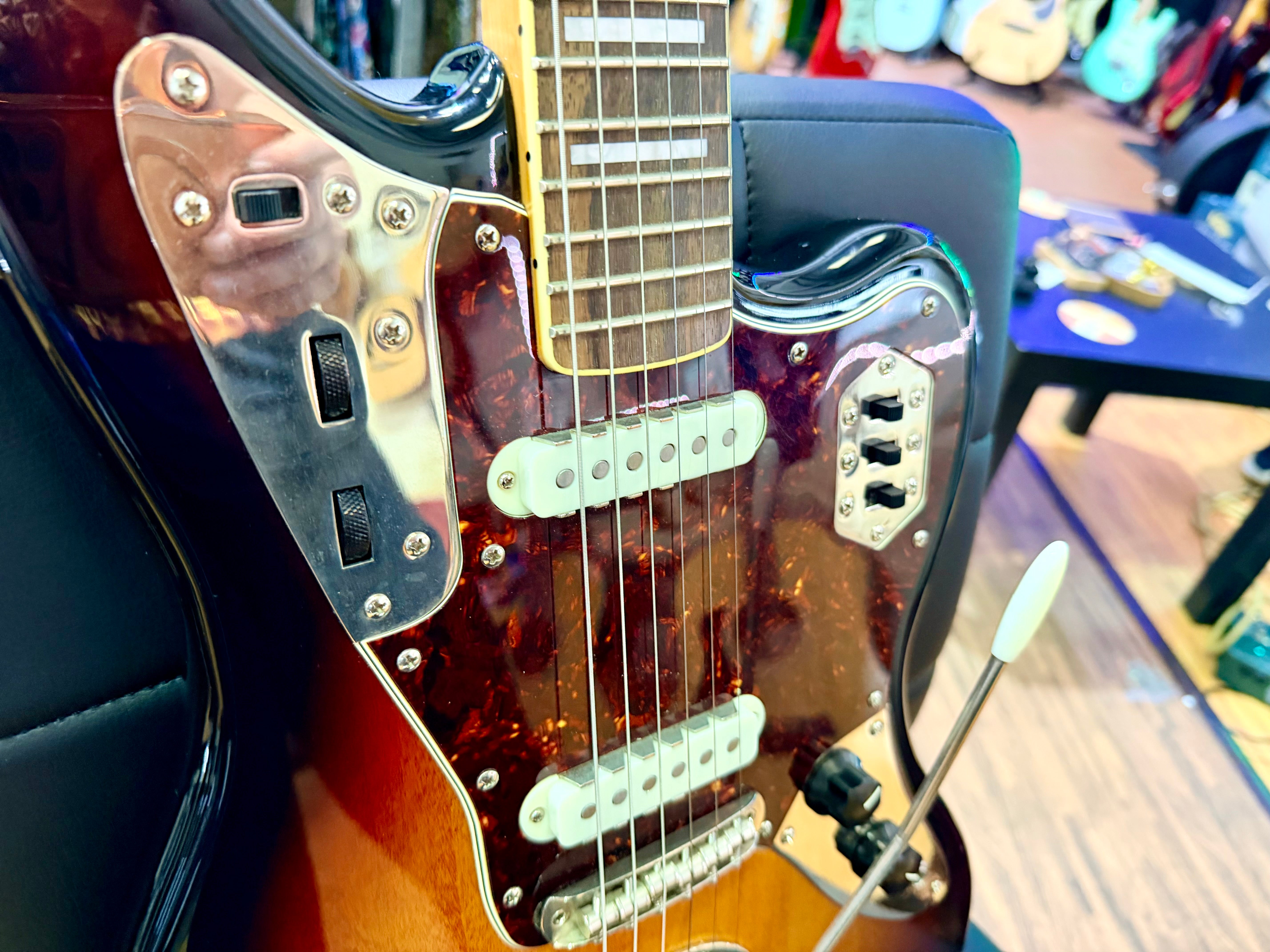✨2019✨ Fender Squier Classic Vibe '70s Jaguar~ 3-Tone Sunburst~ Electric Guitar