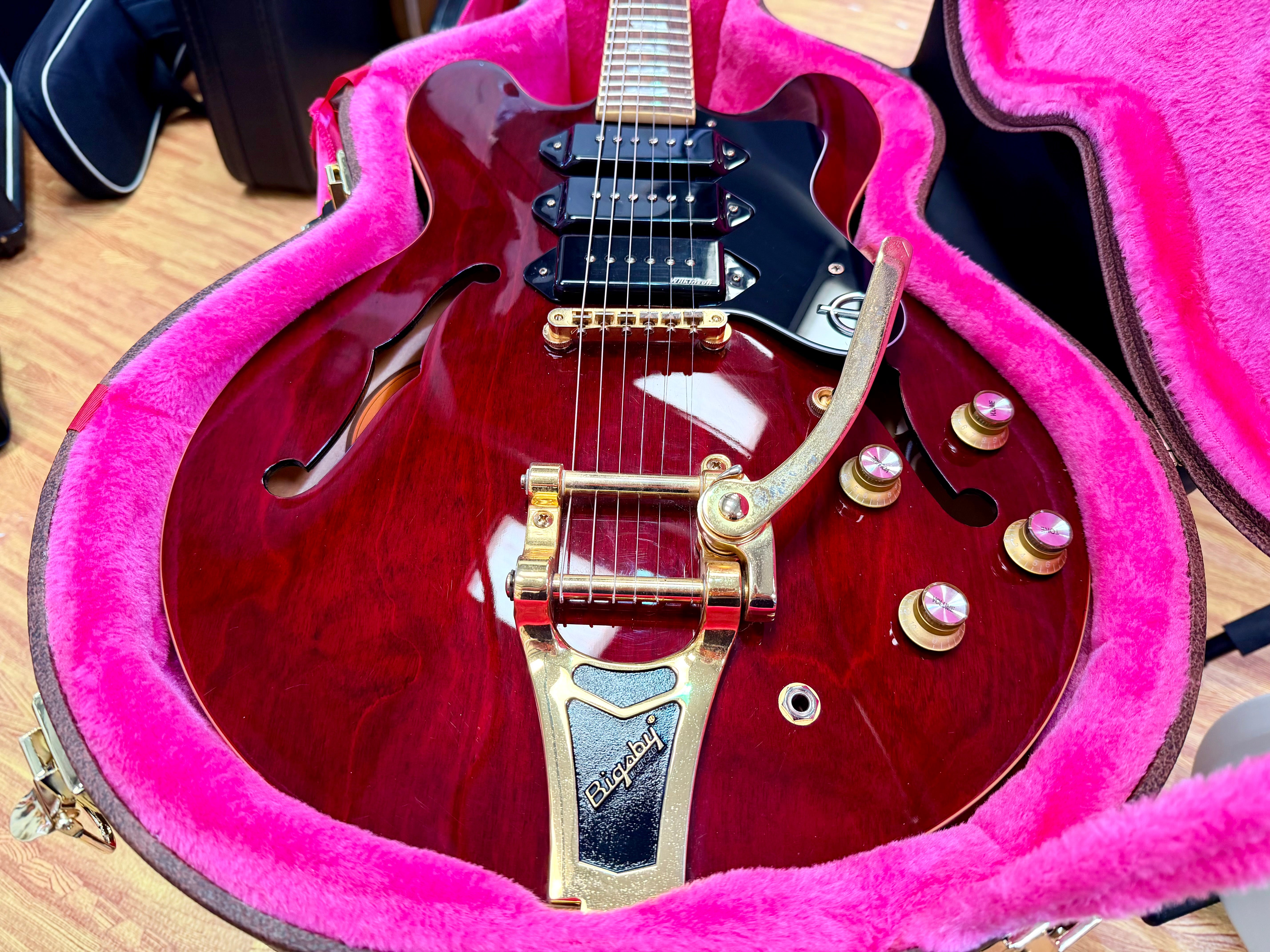✨2018✨ Epiphone Riviera Custom P93 Wine Red Bigsby P90 + New Gator Hard Case!