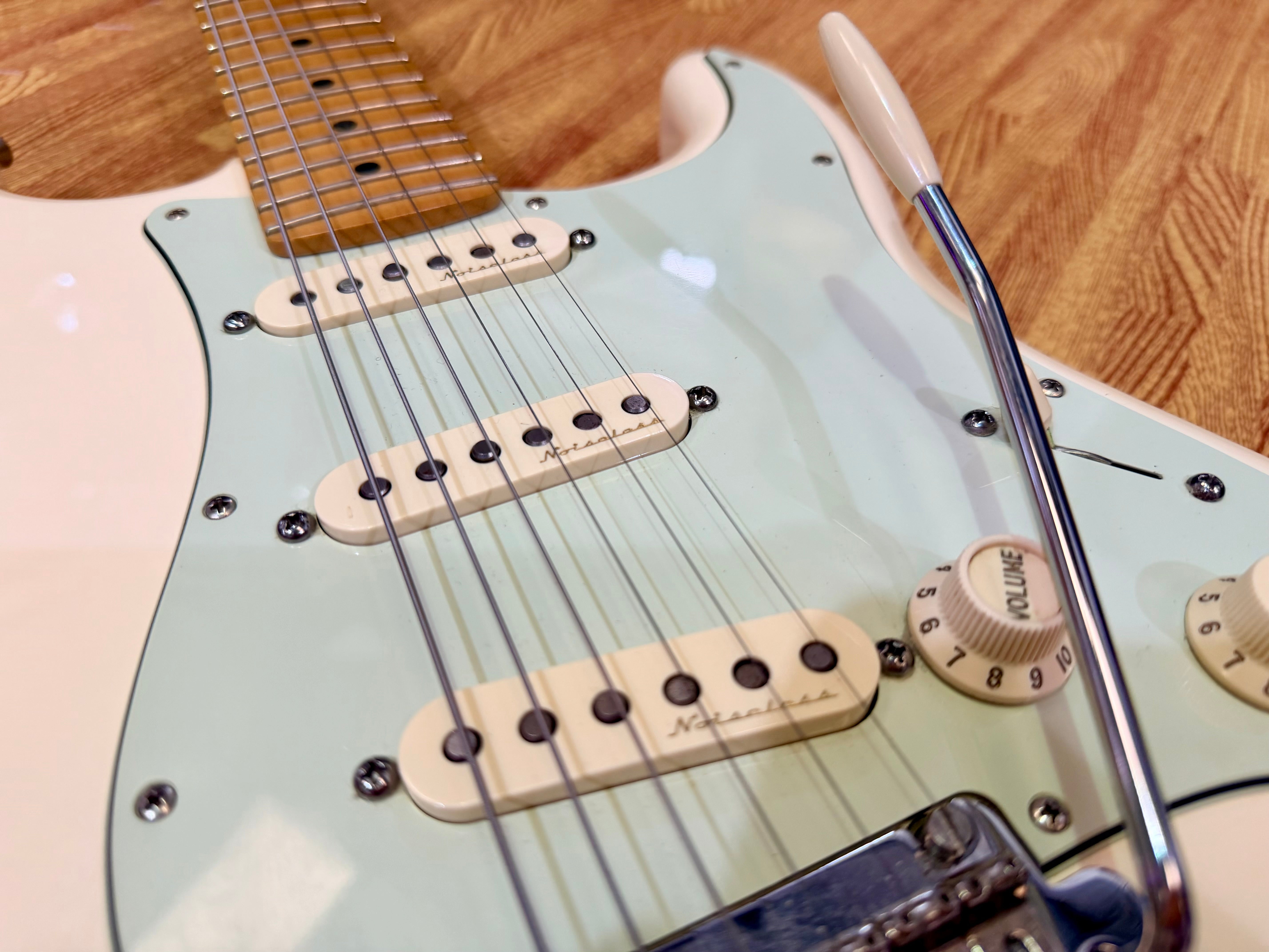 ✨2016✨ Fender Deluxe Roadhouse Stratocaster Electric Guitar~ MIM Vintage White!