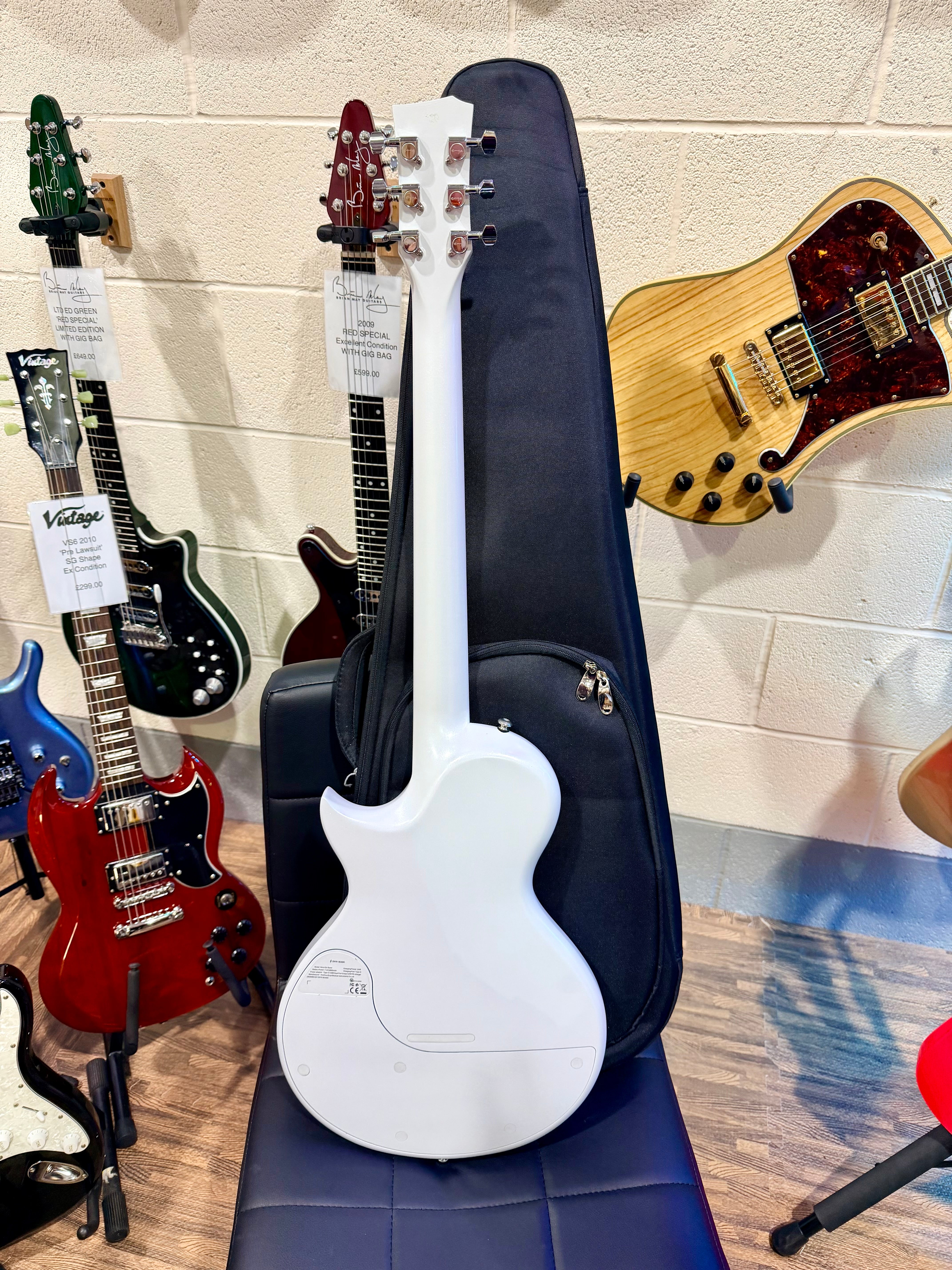 🔥 Enya Nova Go Sonic~ Pearl White~ Smart Electric Guitar~Speaker & FX + Bag 🔥