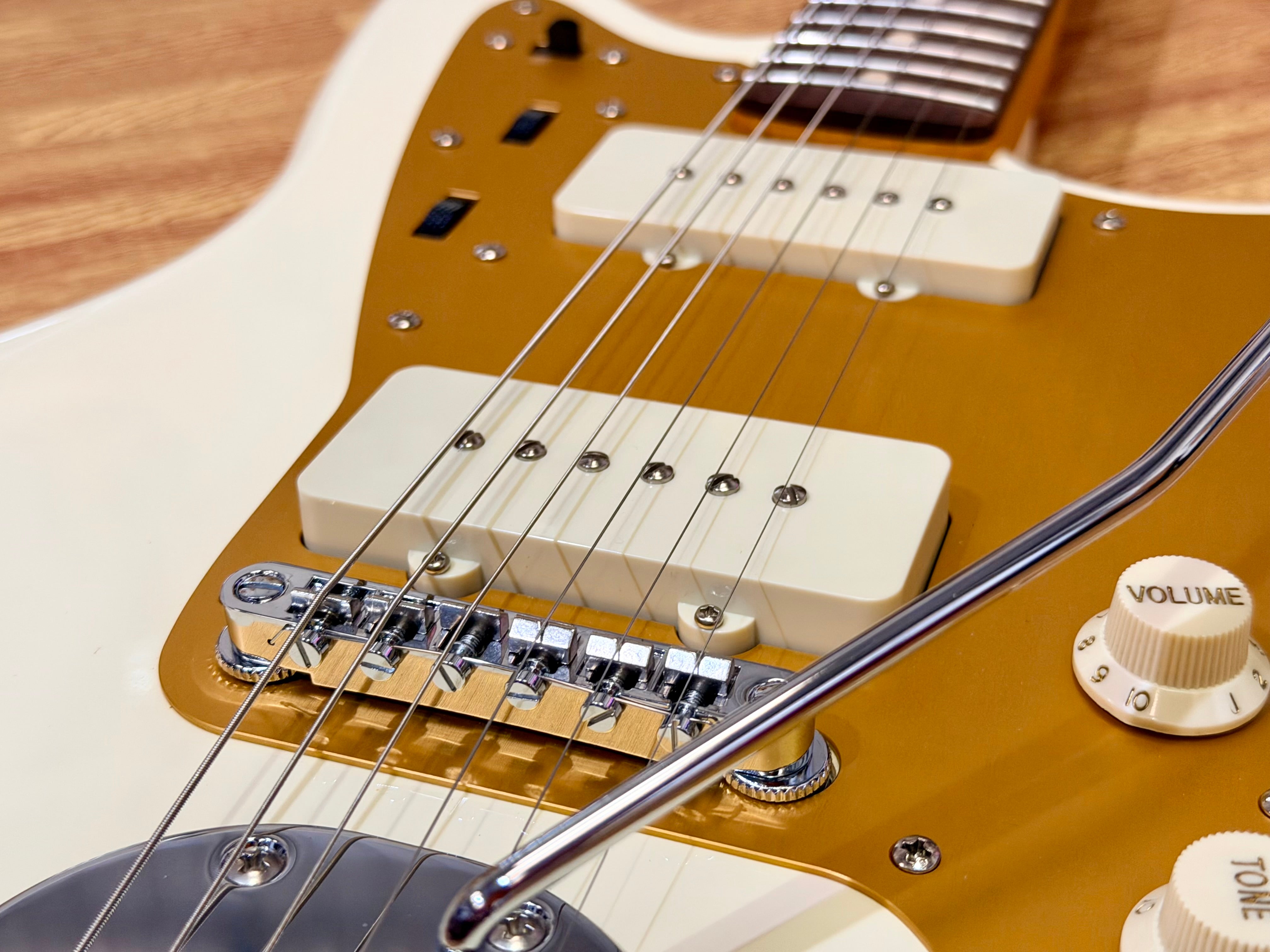 ✨2024✨ Fender Squier J Mascis Jazzmaster Vintage White & Gold~ MINT Condition!