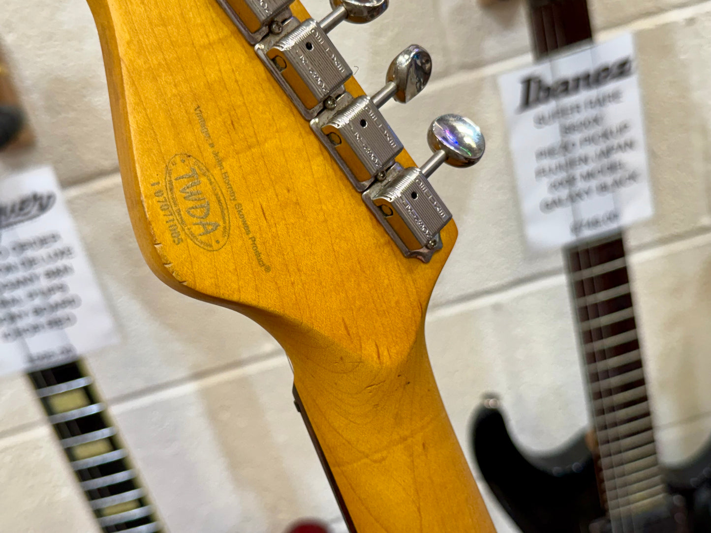 š„ Vintage V6 ICON Electric Guitar~ Distressed Sunburst Relic~ Stratocaster š„