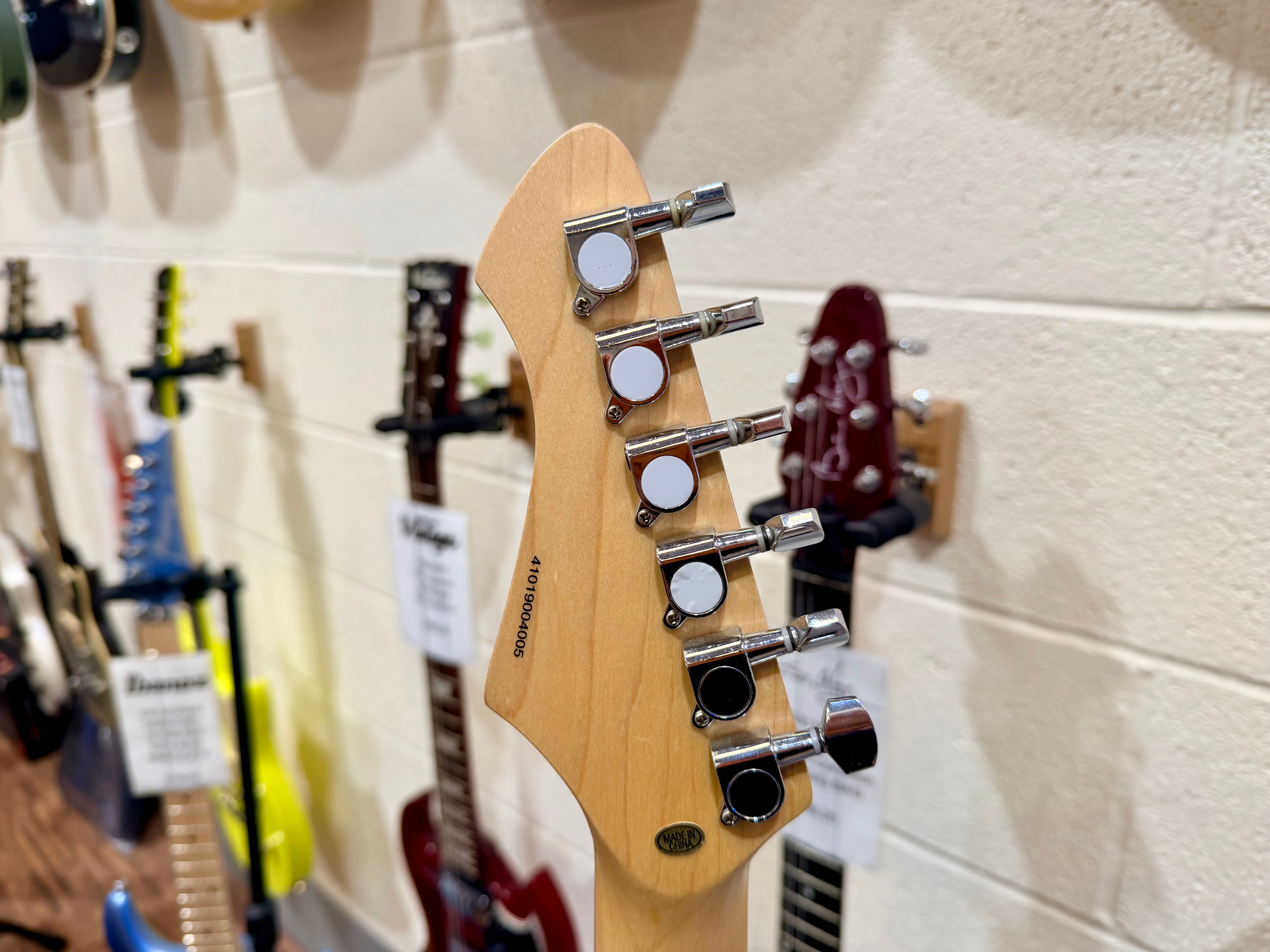 🎸 Aria Pro II 714 Strat Shape Electric Guitar~ Vintage White~ HSS Pickups 🎸