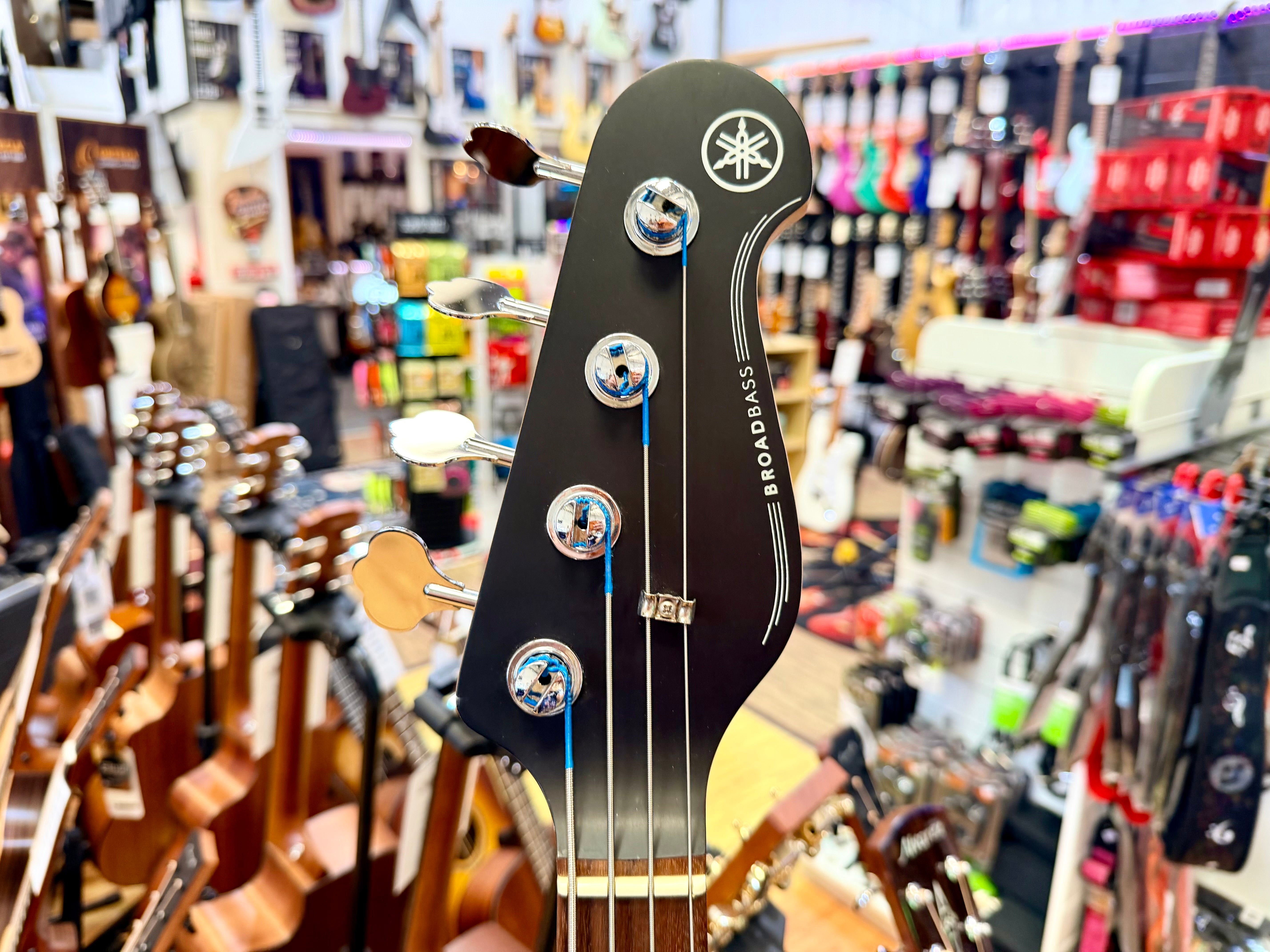 ✨2023✨ Yamaha BB234 4 String Electric Bass Guitar~ Vintage White~ Rosewood!