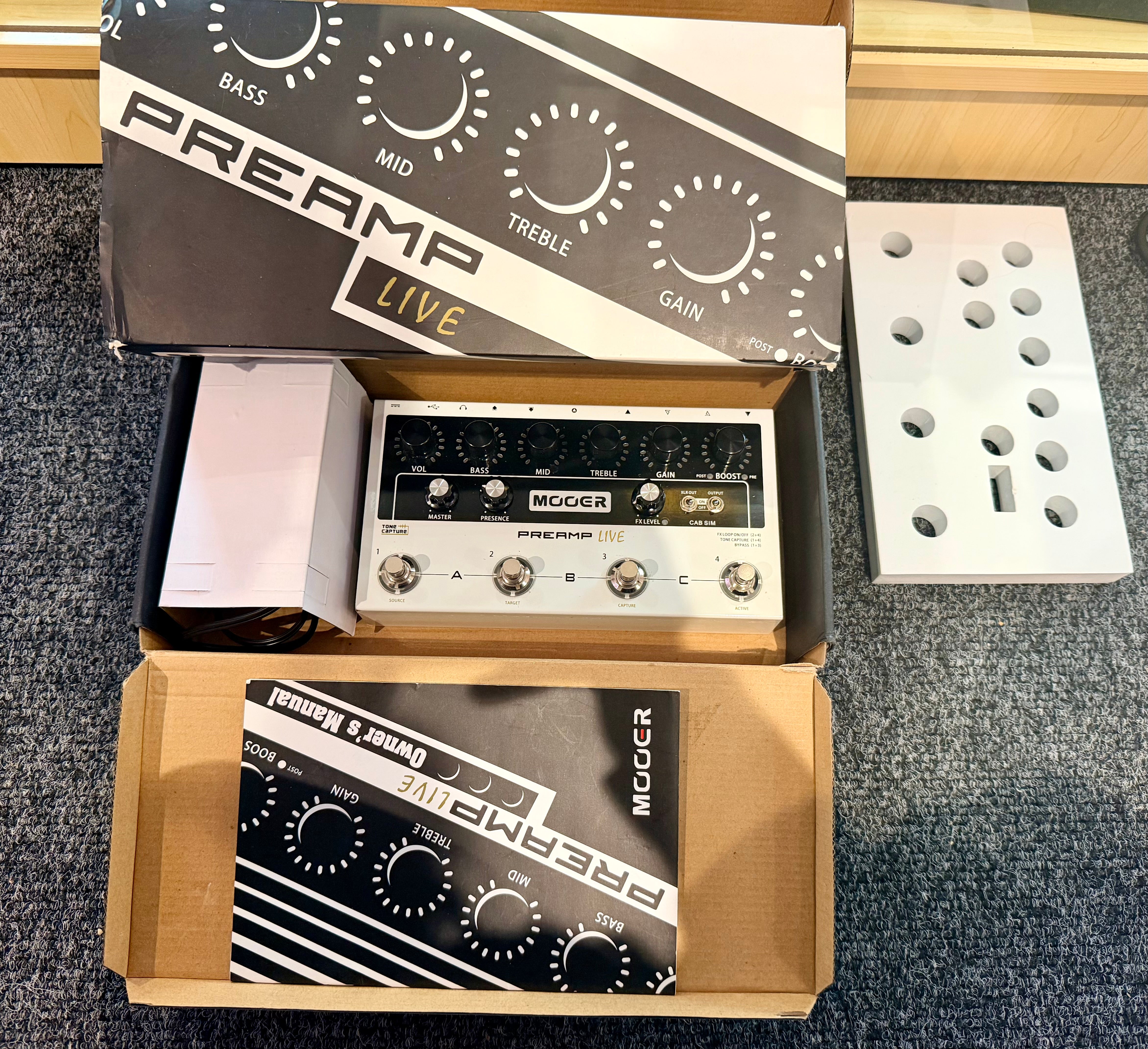 ๐ธ Mooer Preamp Live Guitar Pedal with Power Supply & Box ๐ธ