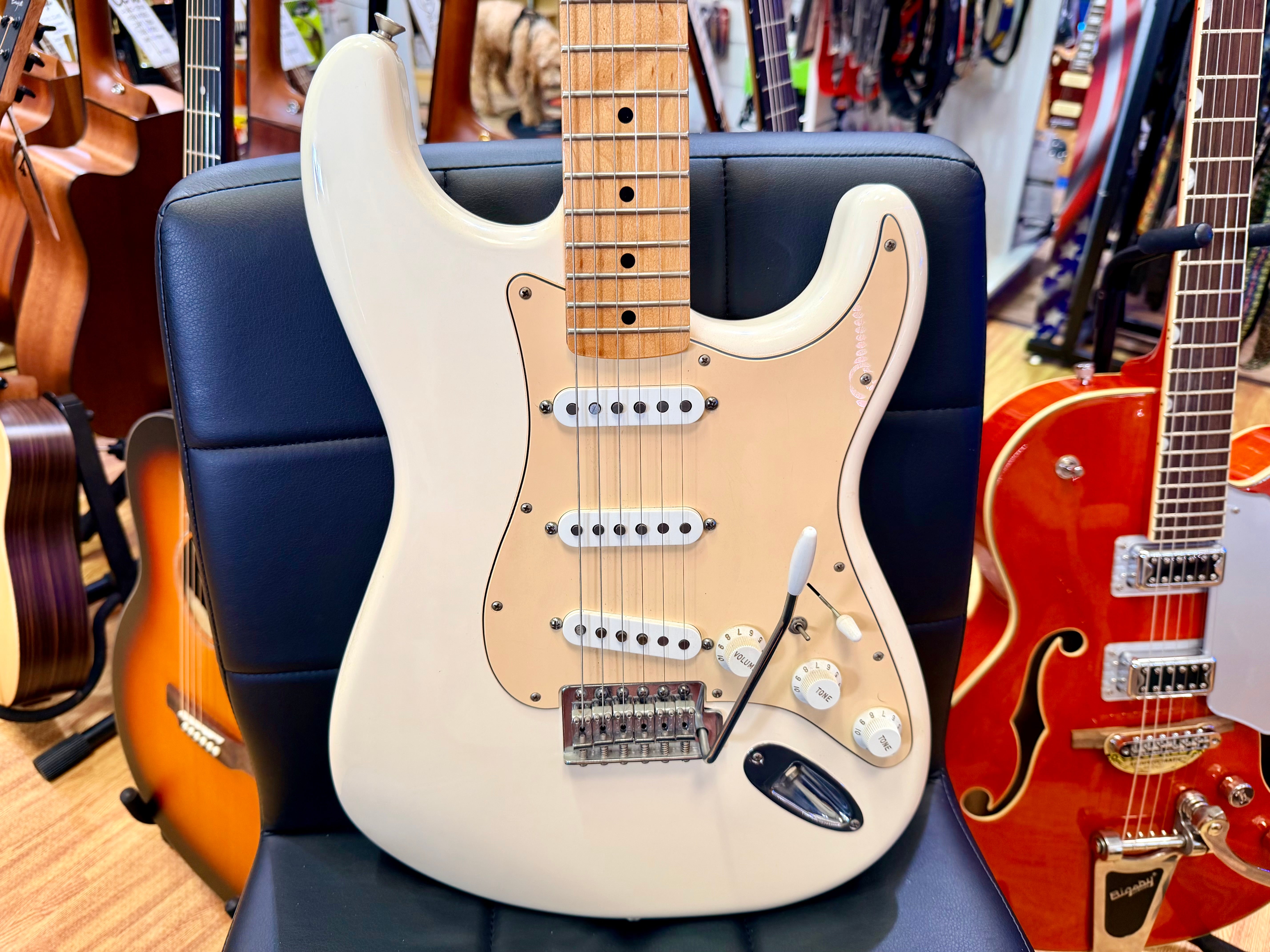 ✨UPGRADED✨ 2014 Fender Standard Stratocaster~ Arctic White~ Custom Shop Pickups