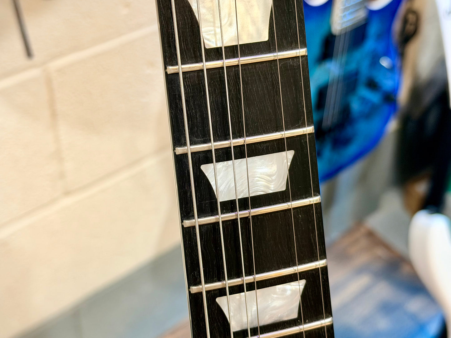 π2009π Gibson Les Paul Studio~ Alpine White & Gold~ Ebony Fretboard~ Gig Bag!