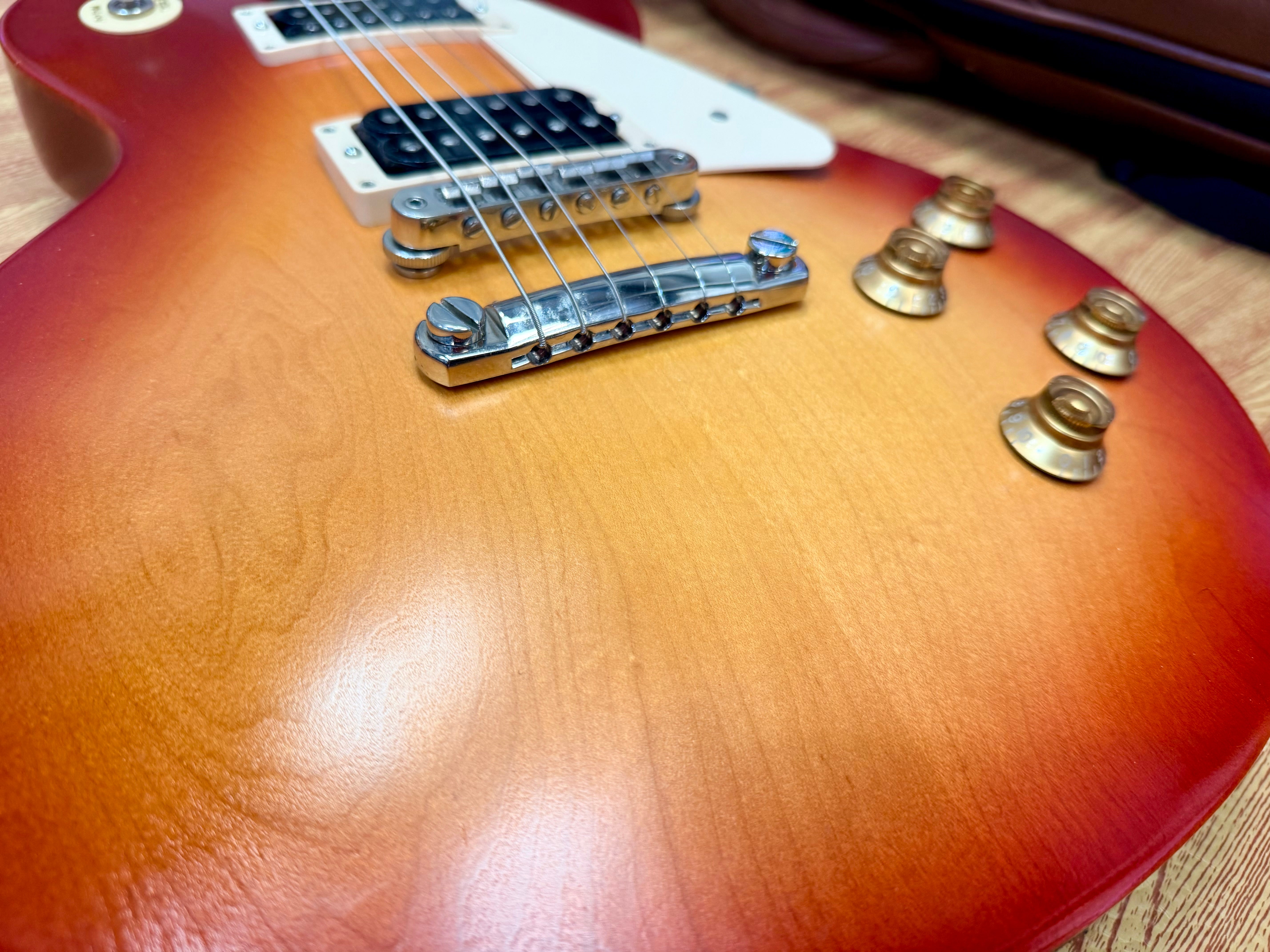 ✨ 2019 USA ✨ Gibson Les Paul Tribute Satin Cherry Sunburst + Deluxe Gig Bag!