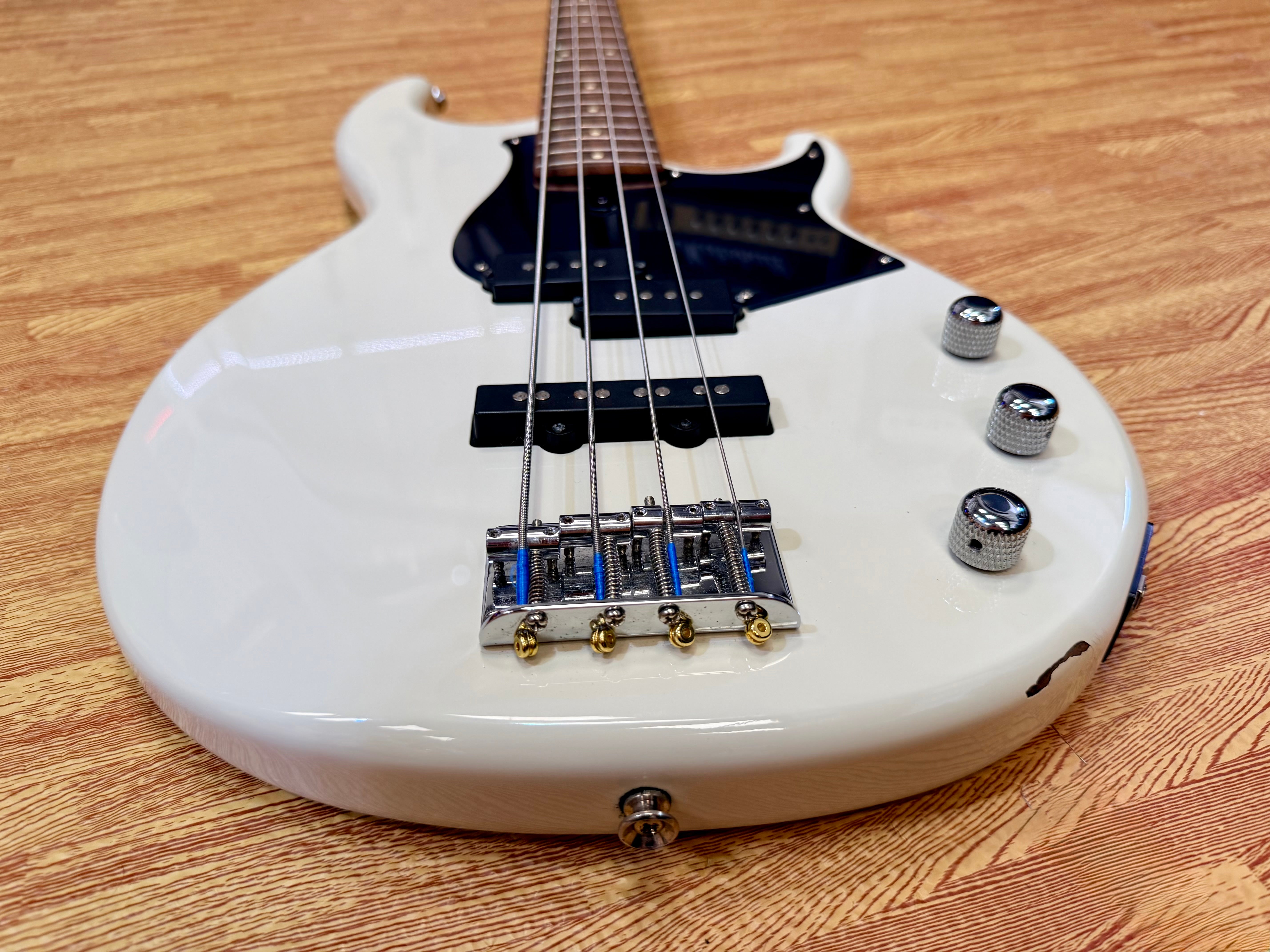 ✨2023✨ Yamaha BB234 4 String Electric Bass Guitar~ Vintage White~ Rosewood!