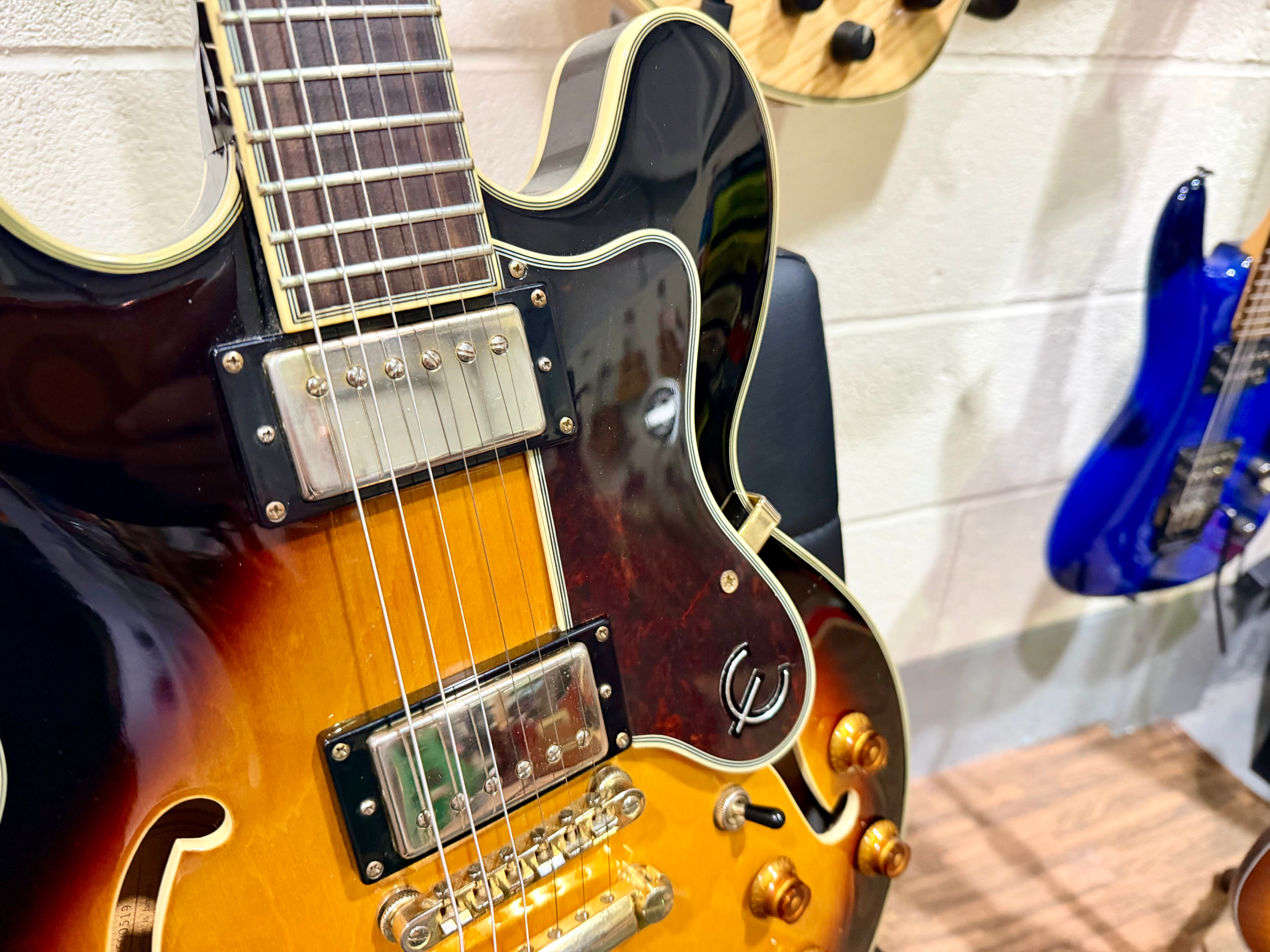 ☀️2013☀️ Epiphone Sheraton ii VS~ Vintage Sunburst~ Hollow-body~ Hard Case!