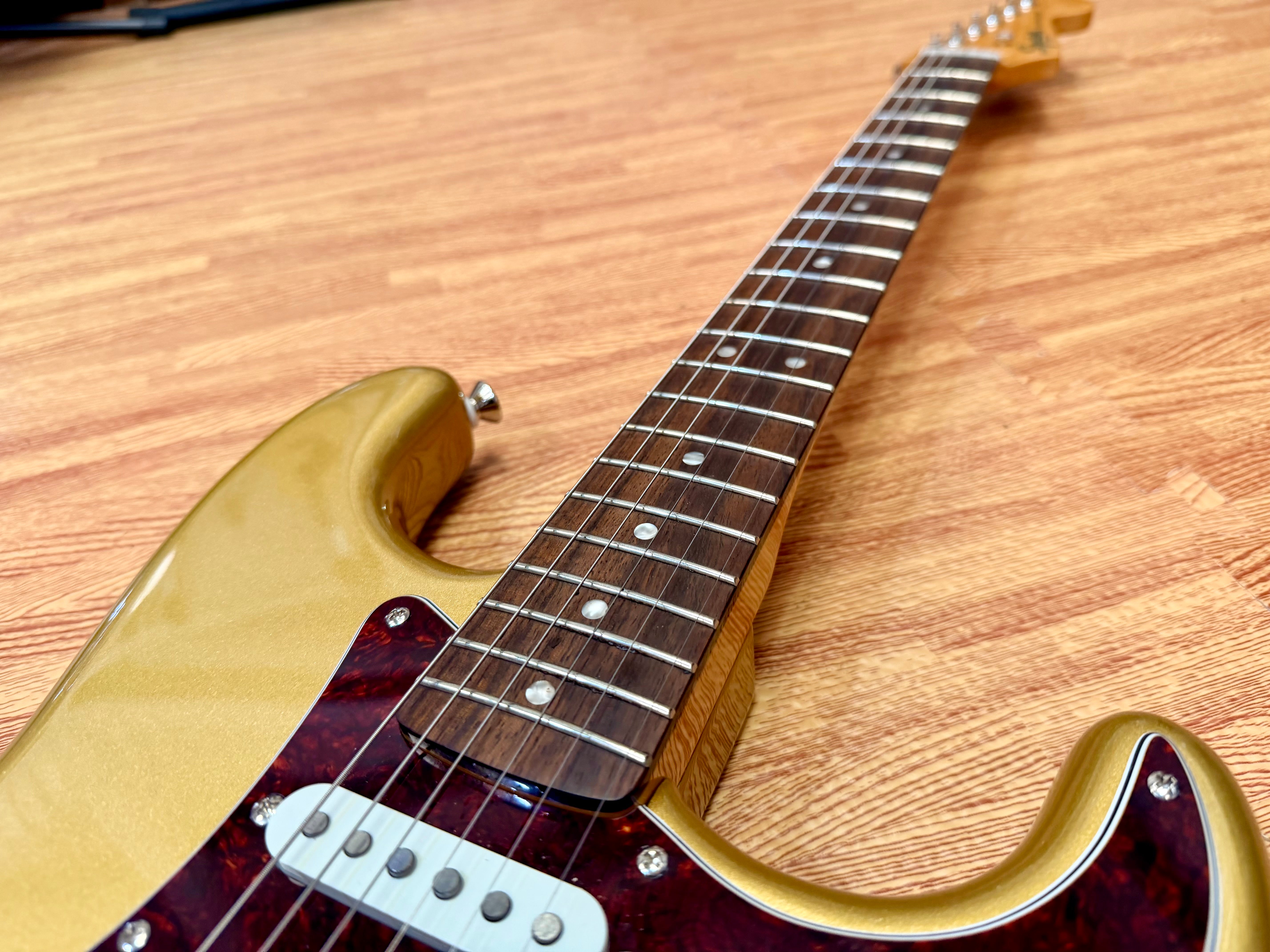 ✨MINT✨ Fender Squier FSR Classic Vibe 60s Stratocaster~ Aztec Gold~ 2025 Strat