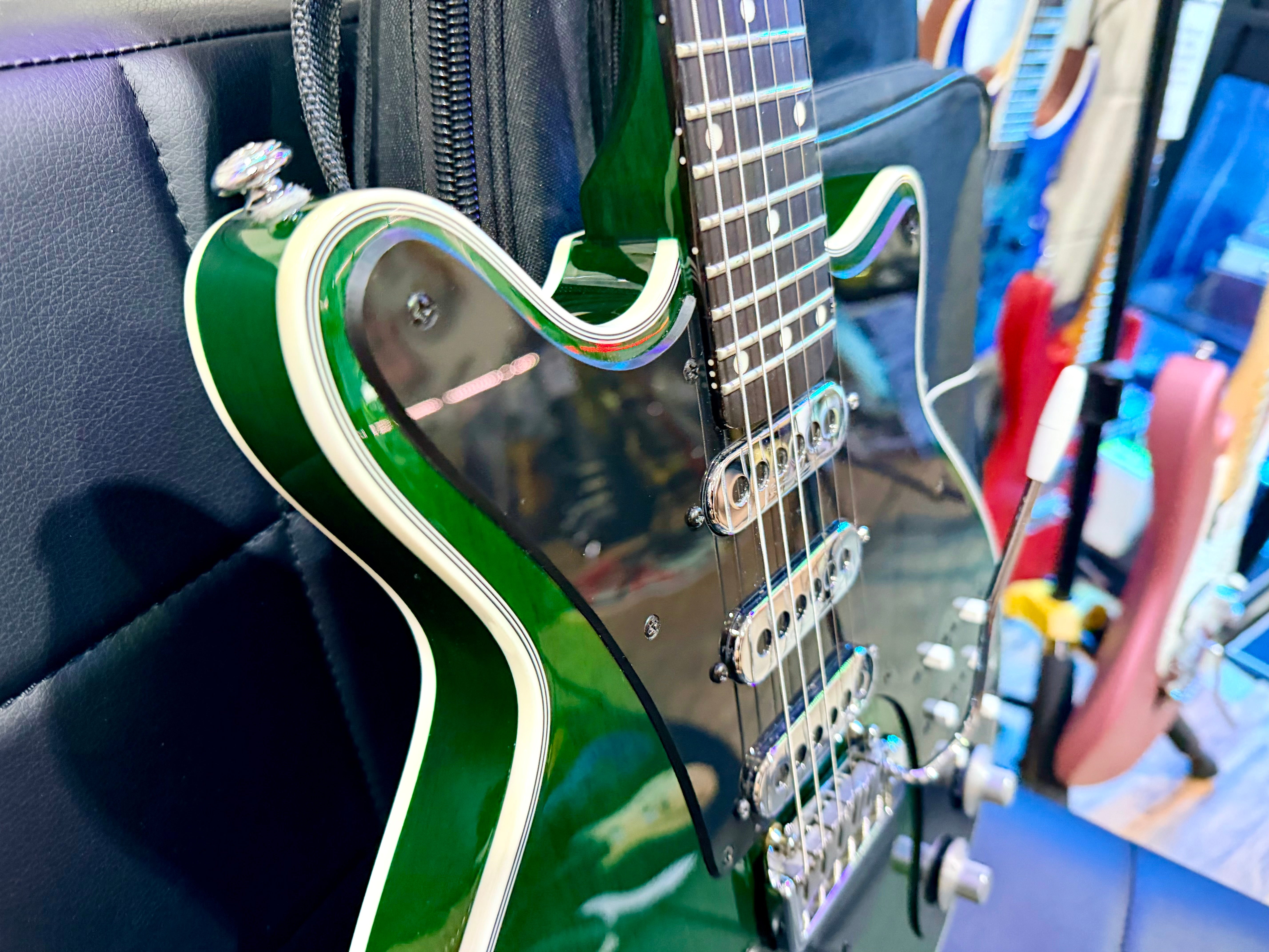 🌟LTD EDITION🌟 Brian May BMG Special Edition~ Emerald Green Model + Gig Bag!