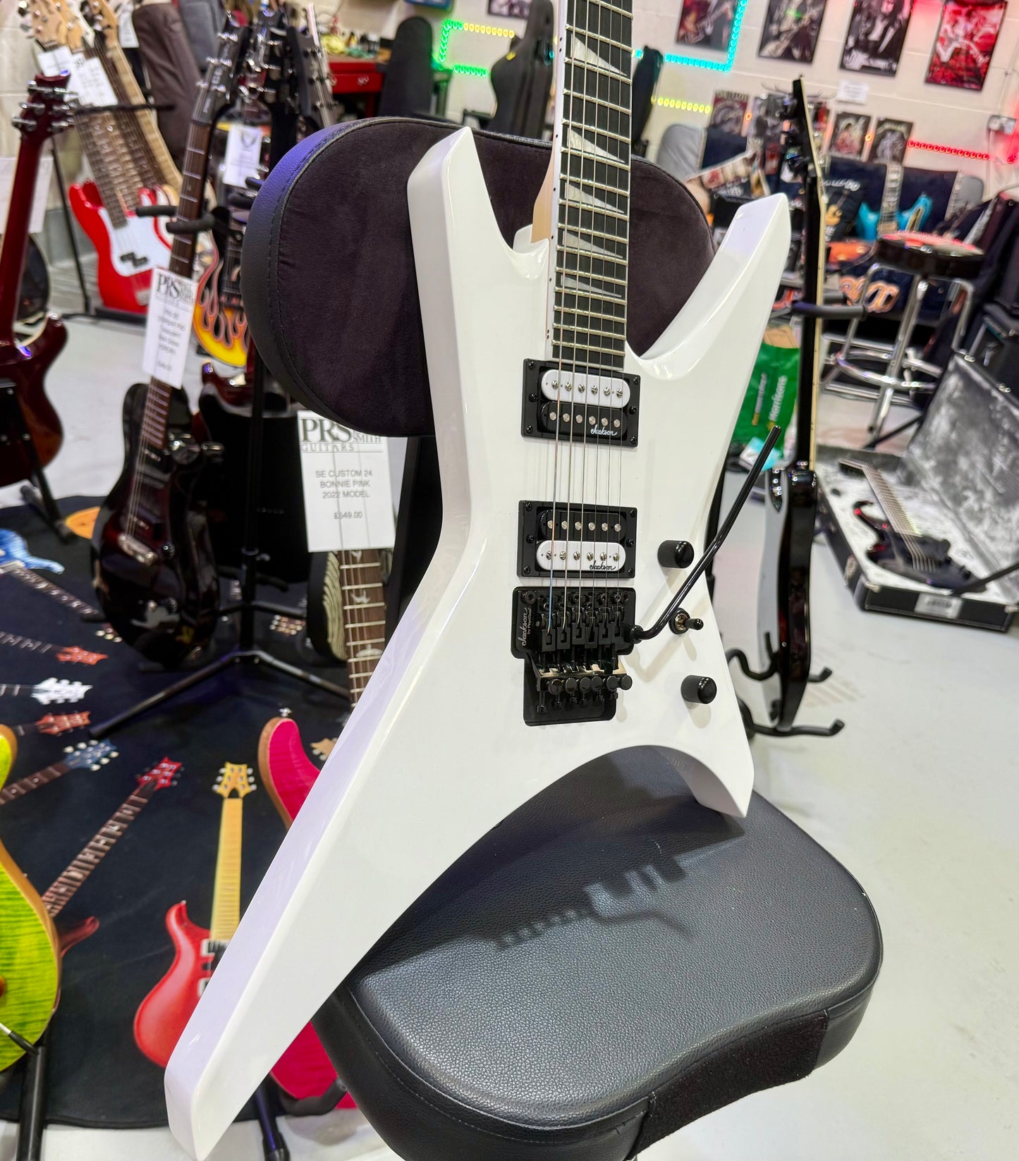 🔥2024 MINT🔥 Jackson JS32 Warrior~ Snow White~ Floyd Rose~ Amaranth Fretboard!