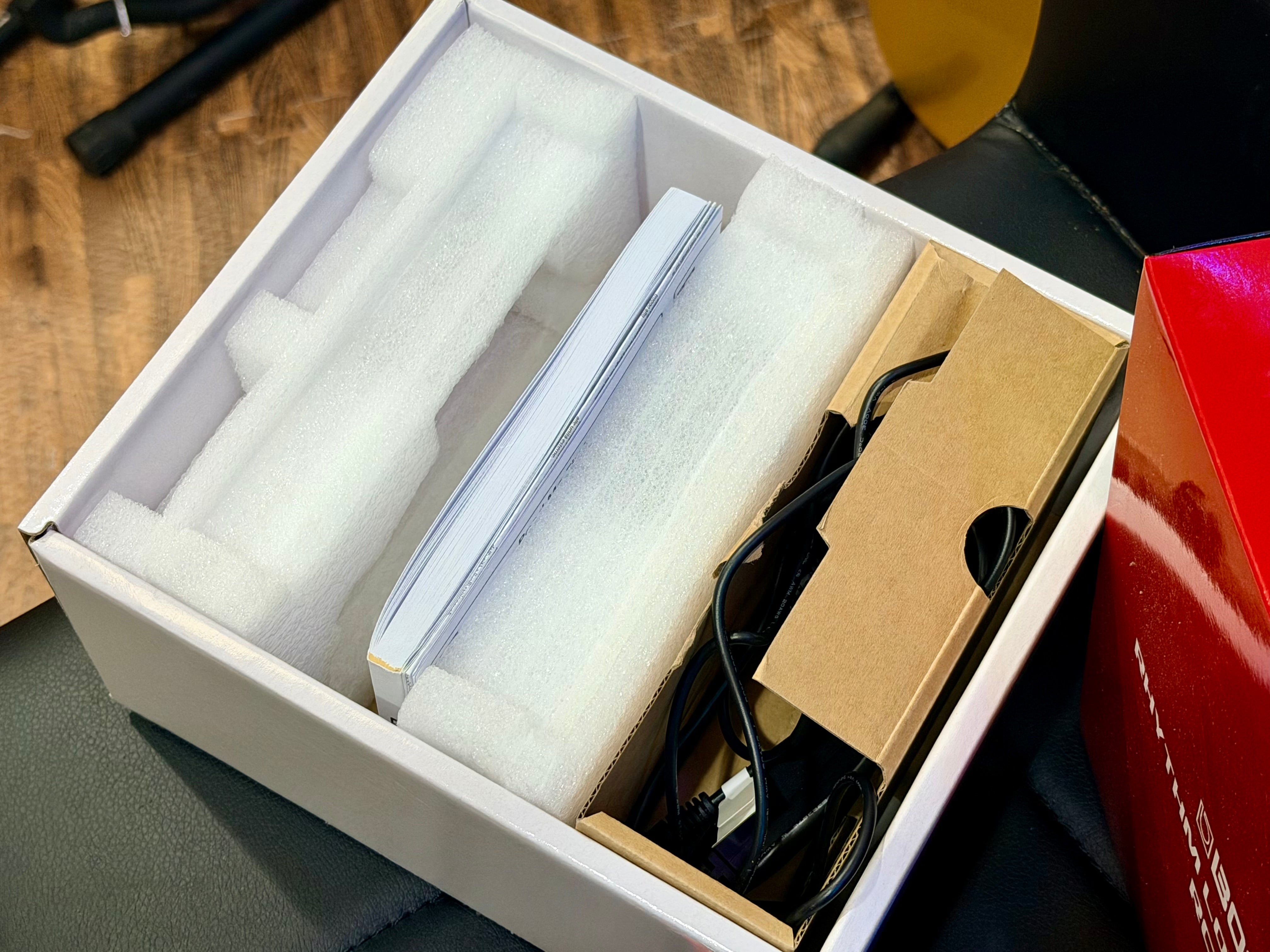 🎸USED ONCE🎸 BOSS RC-10R Rhythm Loop Station~ Looper Pedal Guitar FX Unit~Boxed