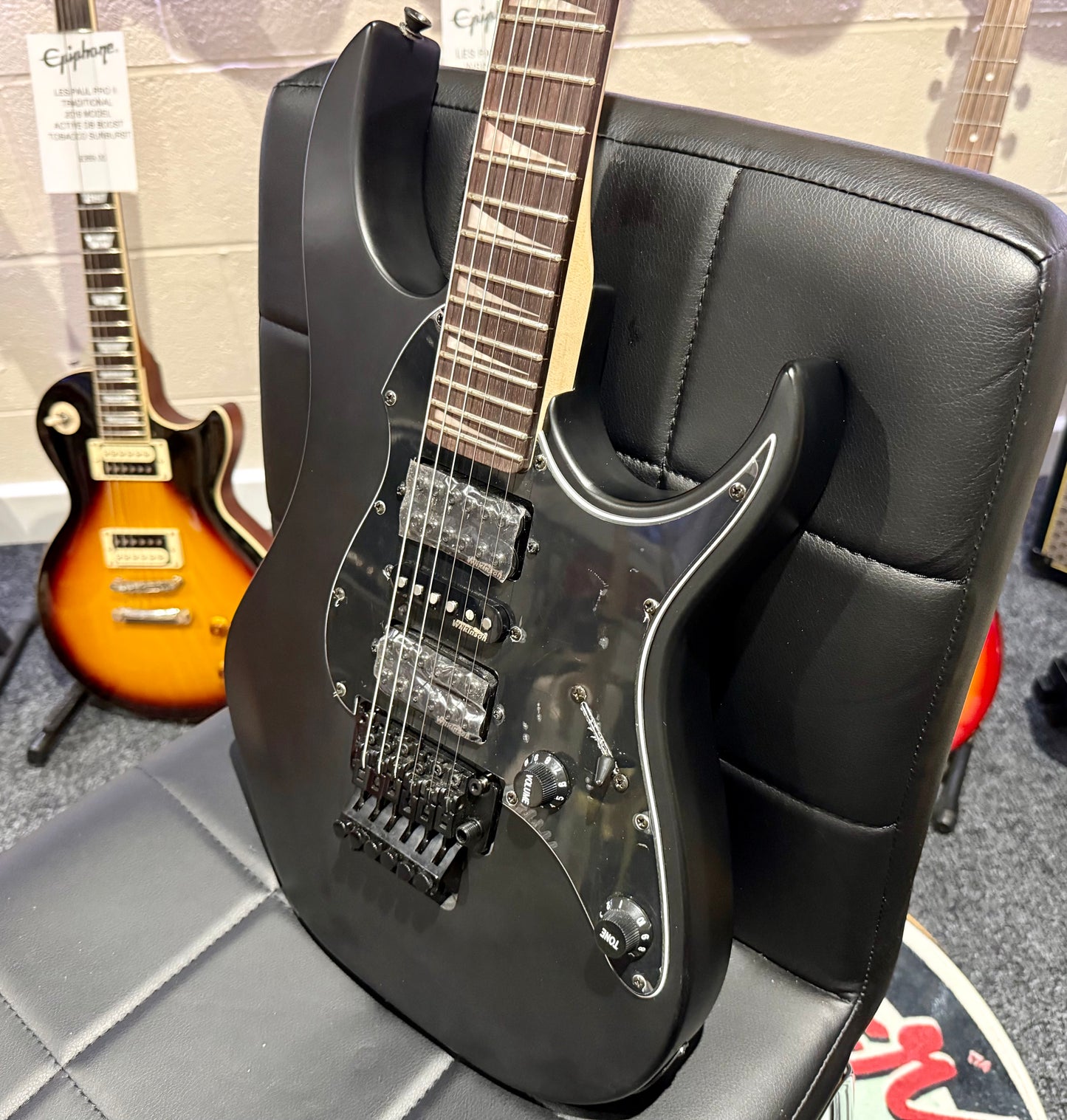🔥EX DEMO🔥 2022 Vintage VMX Series Raider Electric Guitar~Black~ Floyd Rose!