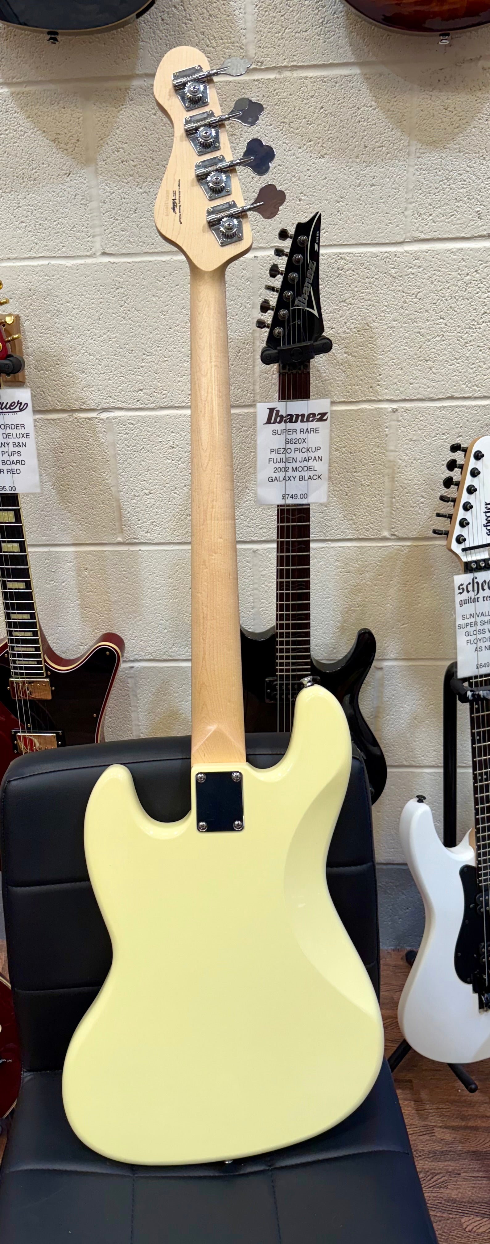 🎸 Vintage VJ74 Reissued~ Maple Fingerboard Jazz Bass Guitar ~ Vintage White 🎸