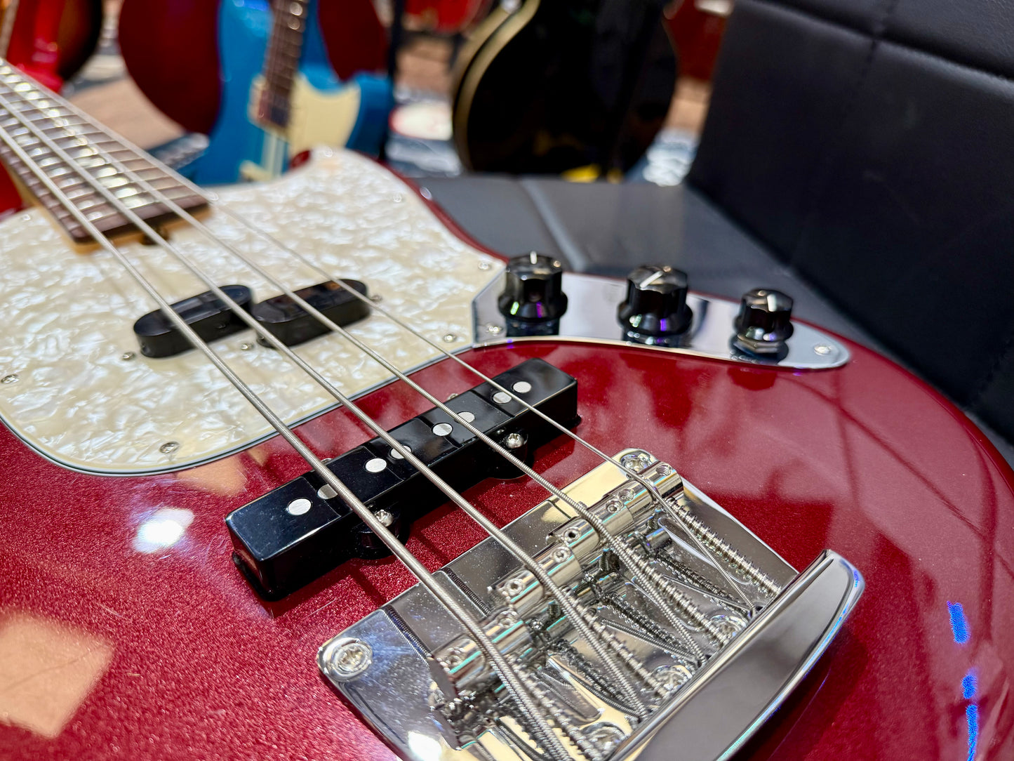 🔥2021 USA🔥 Fender American Performer Mustang Bass~ Aubergine Sparkle + COA!