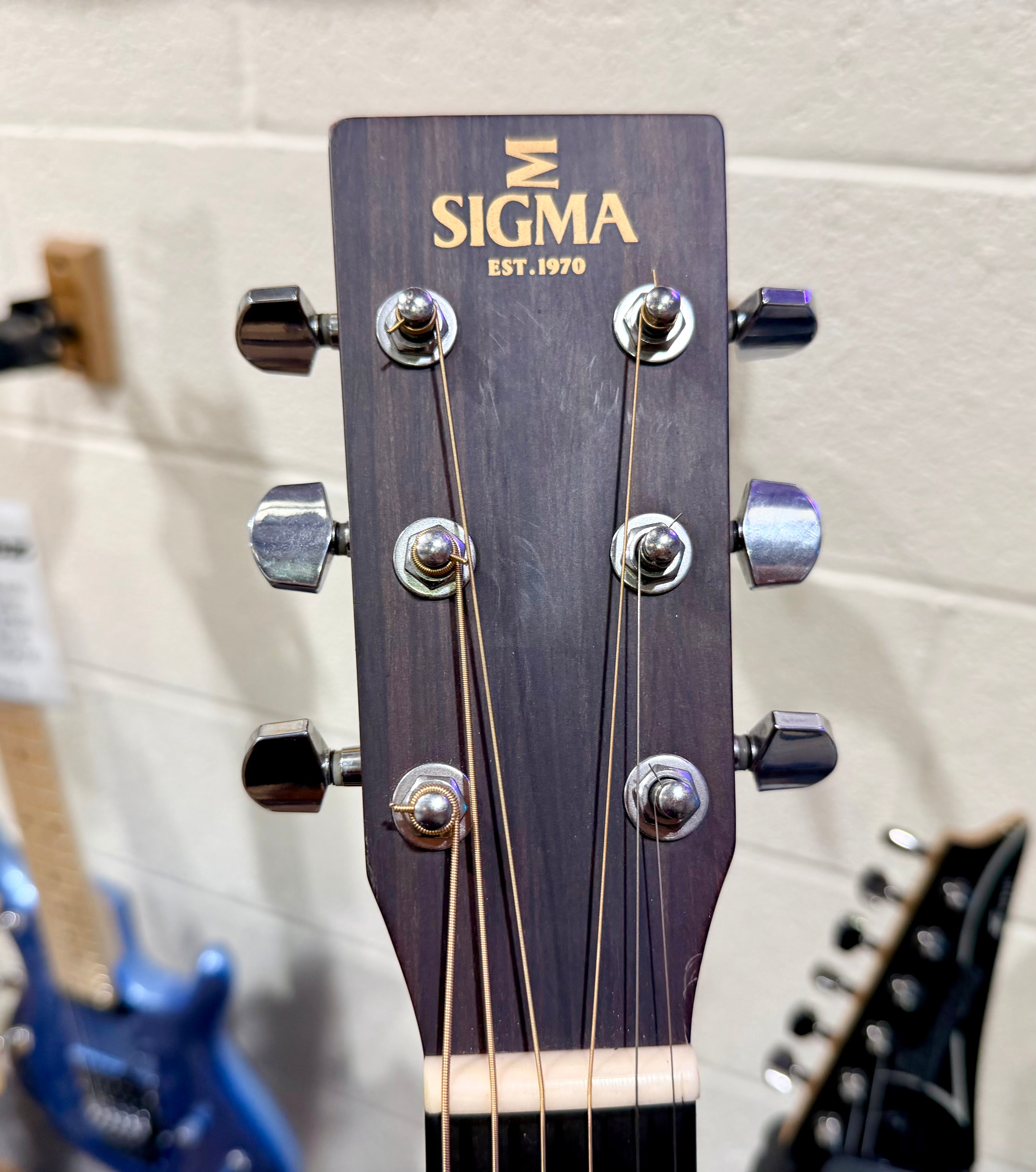 🎸2020🎸 Sigma 000MC-1STE+ Electro Acoustic Guitar~ Fishman Electrics~ Cutaway!