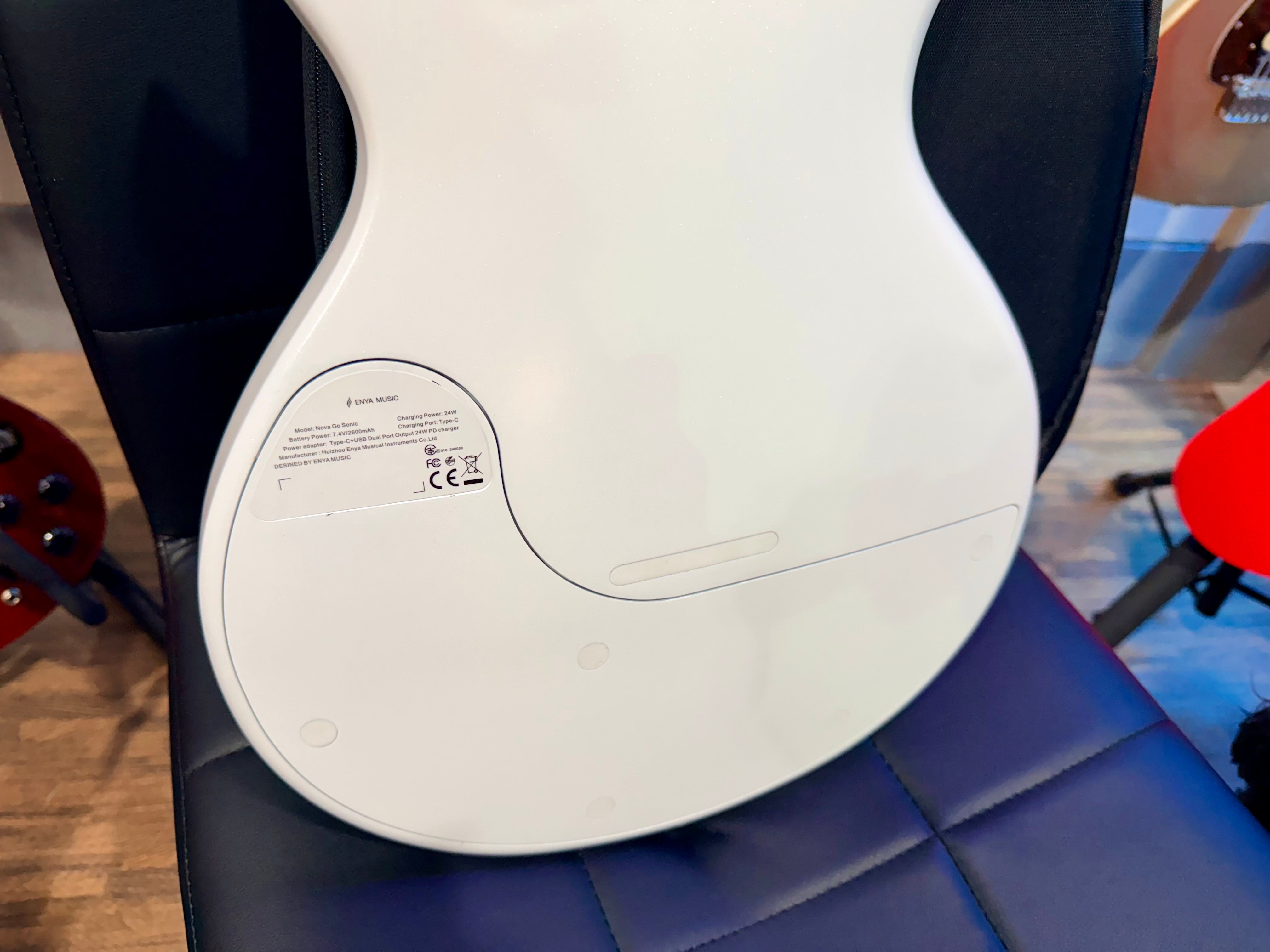 🔥 Enya Nova Go Sonic~ Pearl White~ Smart Electric Guitar~Speaker & FX + Bag 🔥