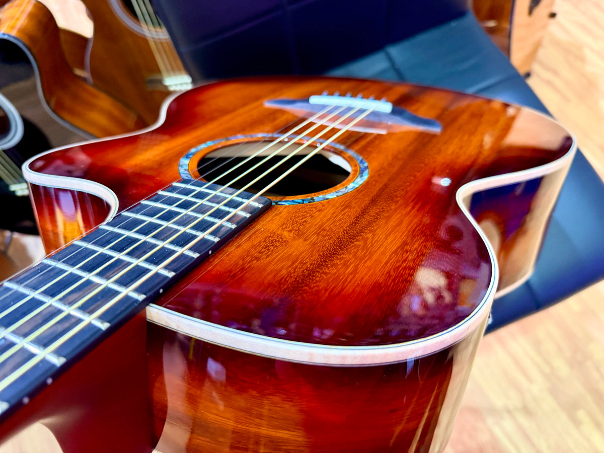 Faith Blood Moon Venus FVBMB All-Solid Trembesi Electro-Acoustic Guitar + Case