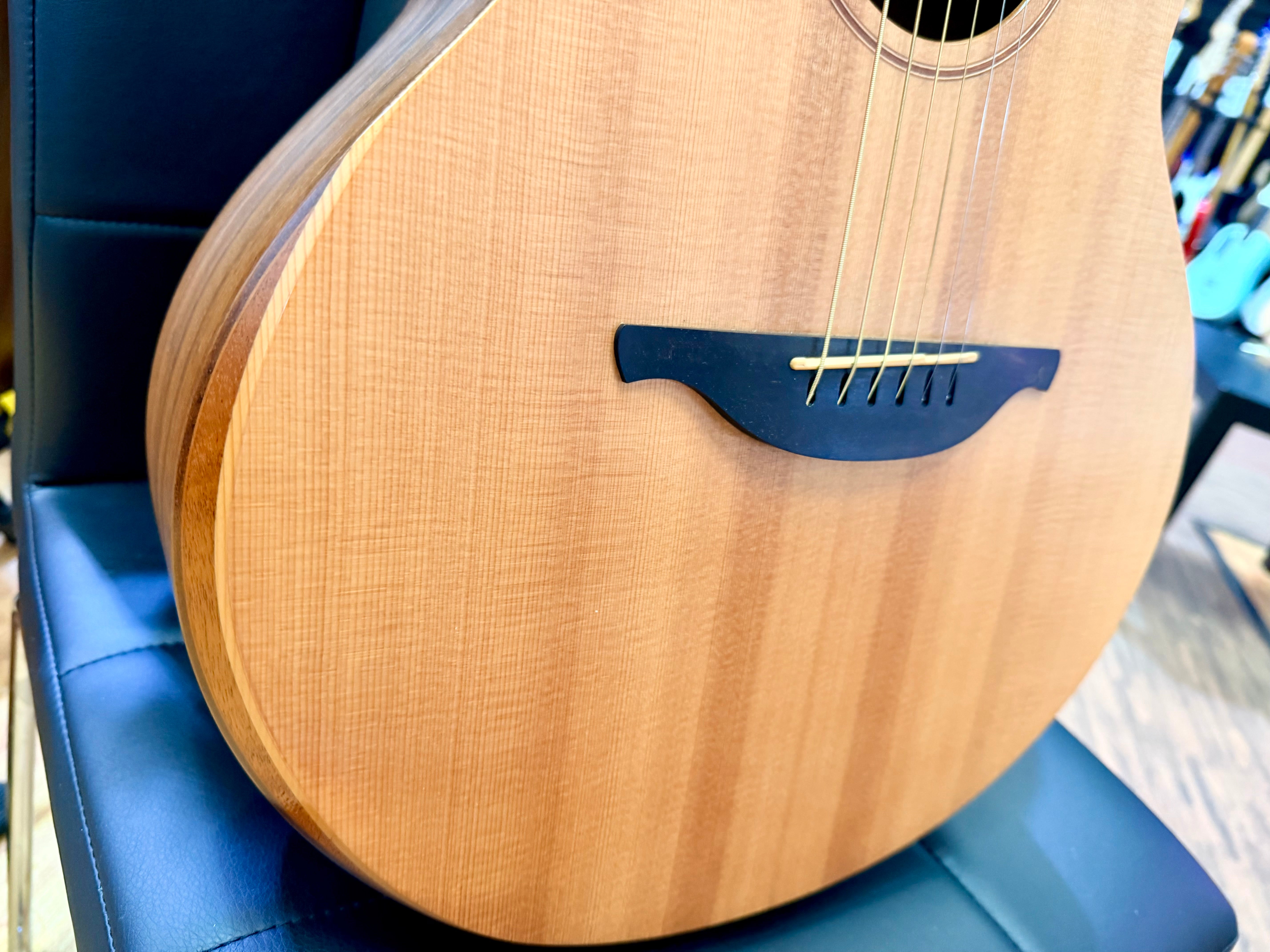 ✨ Sheeran by Lowden S04 Electro Acoustic Guitar~ Figured Walnut + Gig Bag! ✨